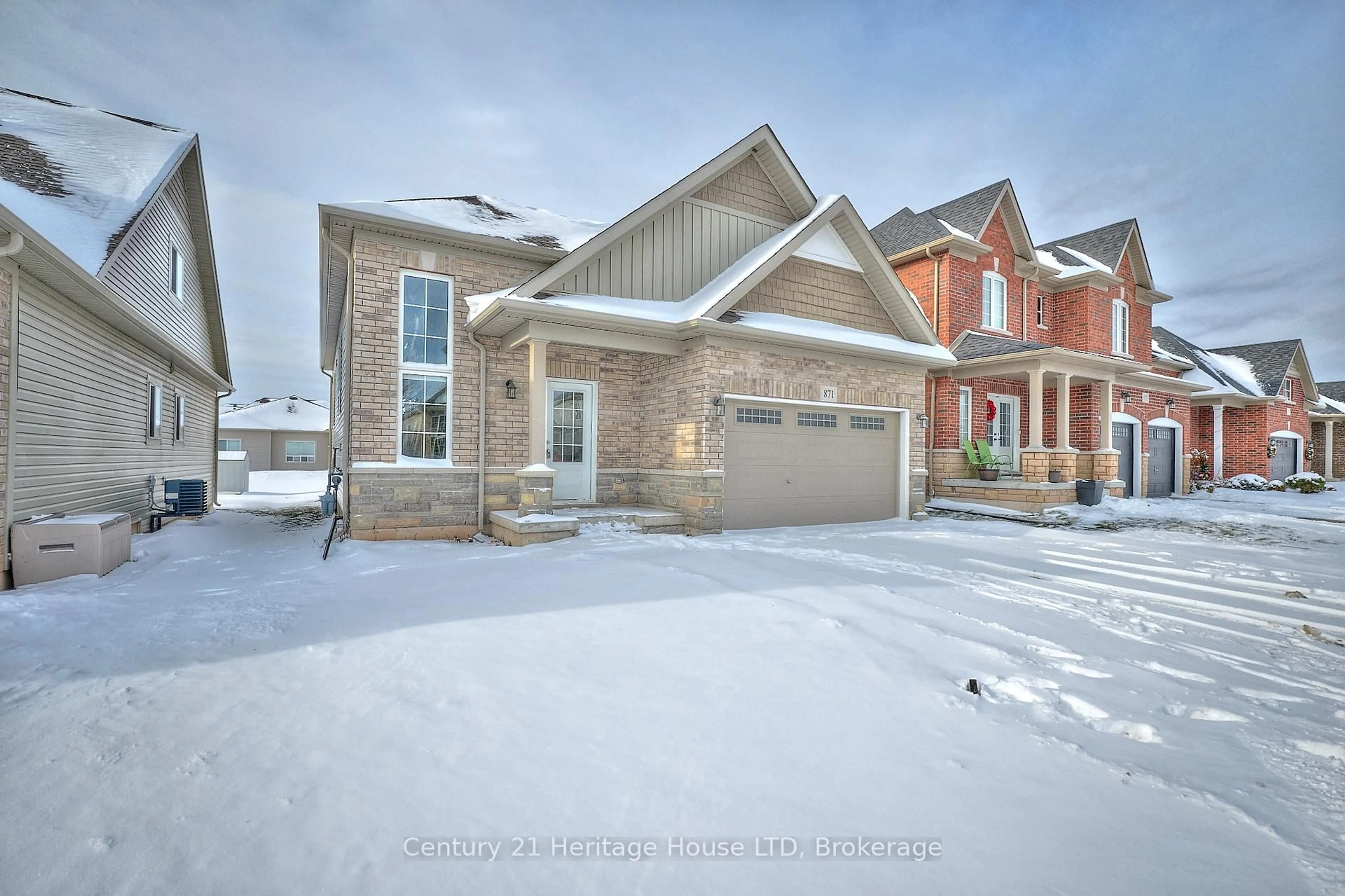 Home with brick exterior material, street for 871 Burwell St, Fort Erie Ontario L2A 0E3