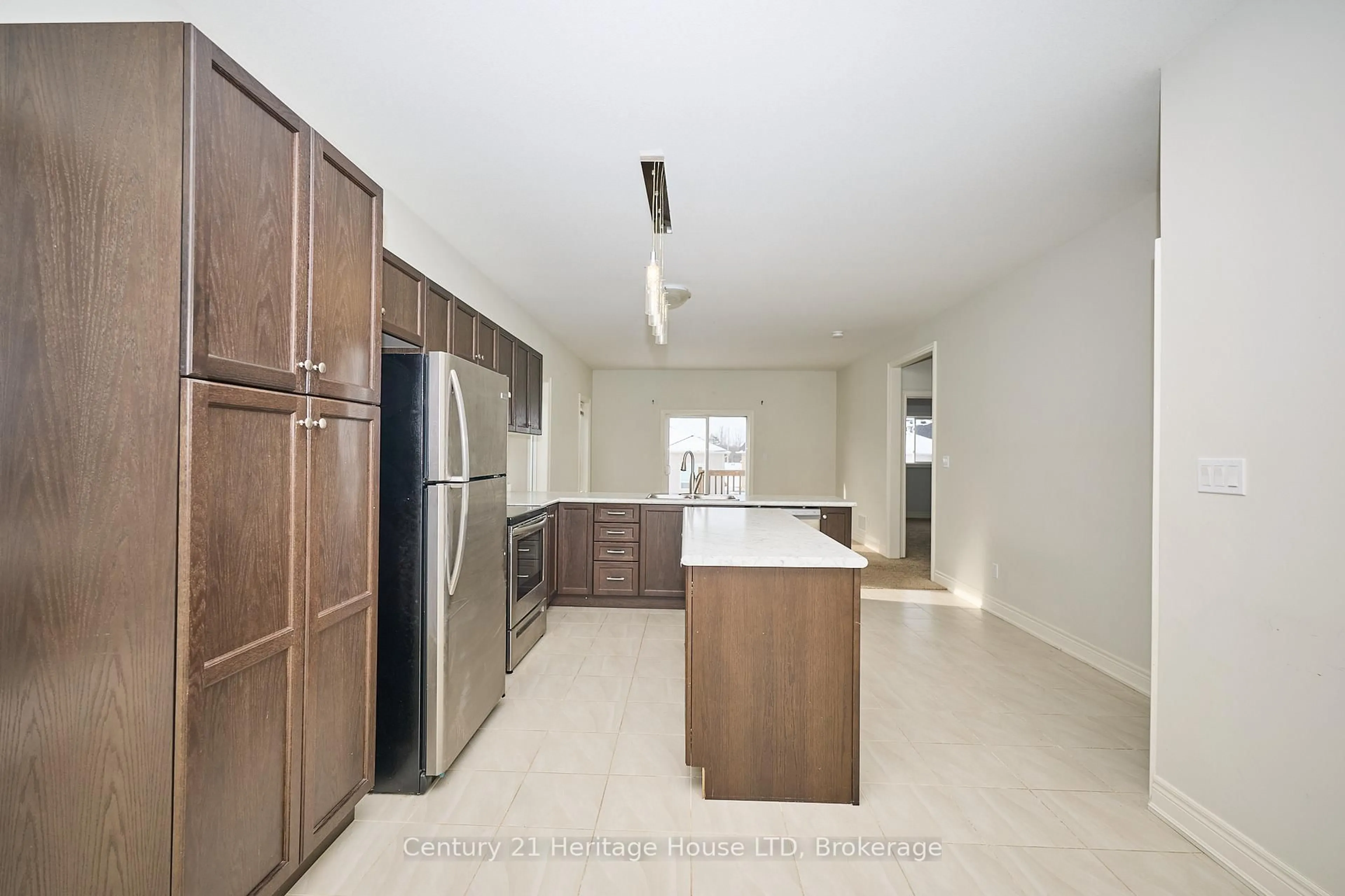 Open concept kitchen, ceramic/tile floor for 871 Burwell St, Fort Erie Ontario L2A 0E3