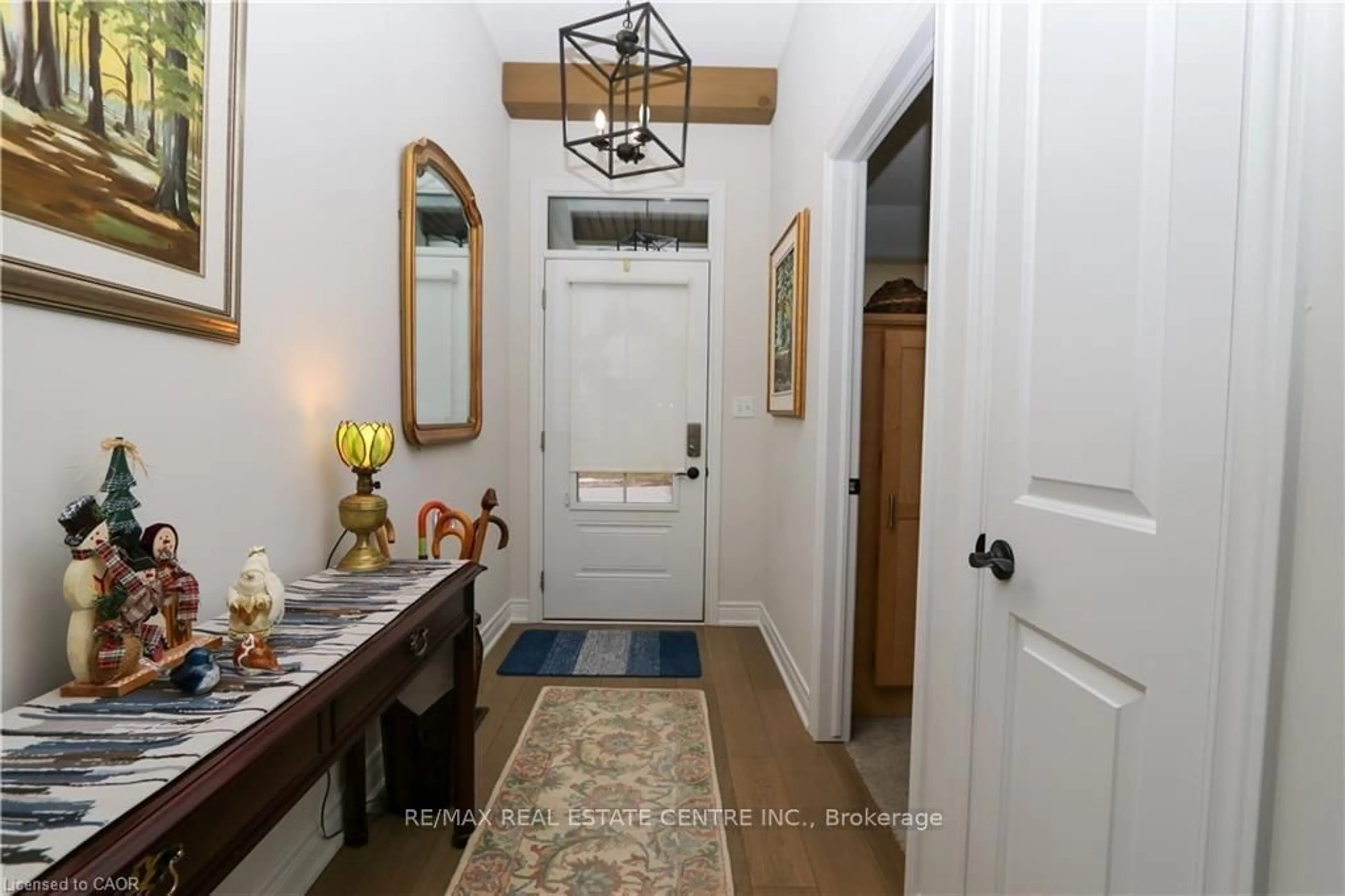 Indoor entryway for 87A Abigail Ave, Brantford Ontario N3R 4S4