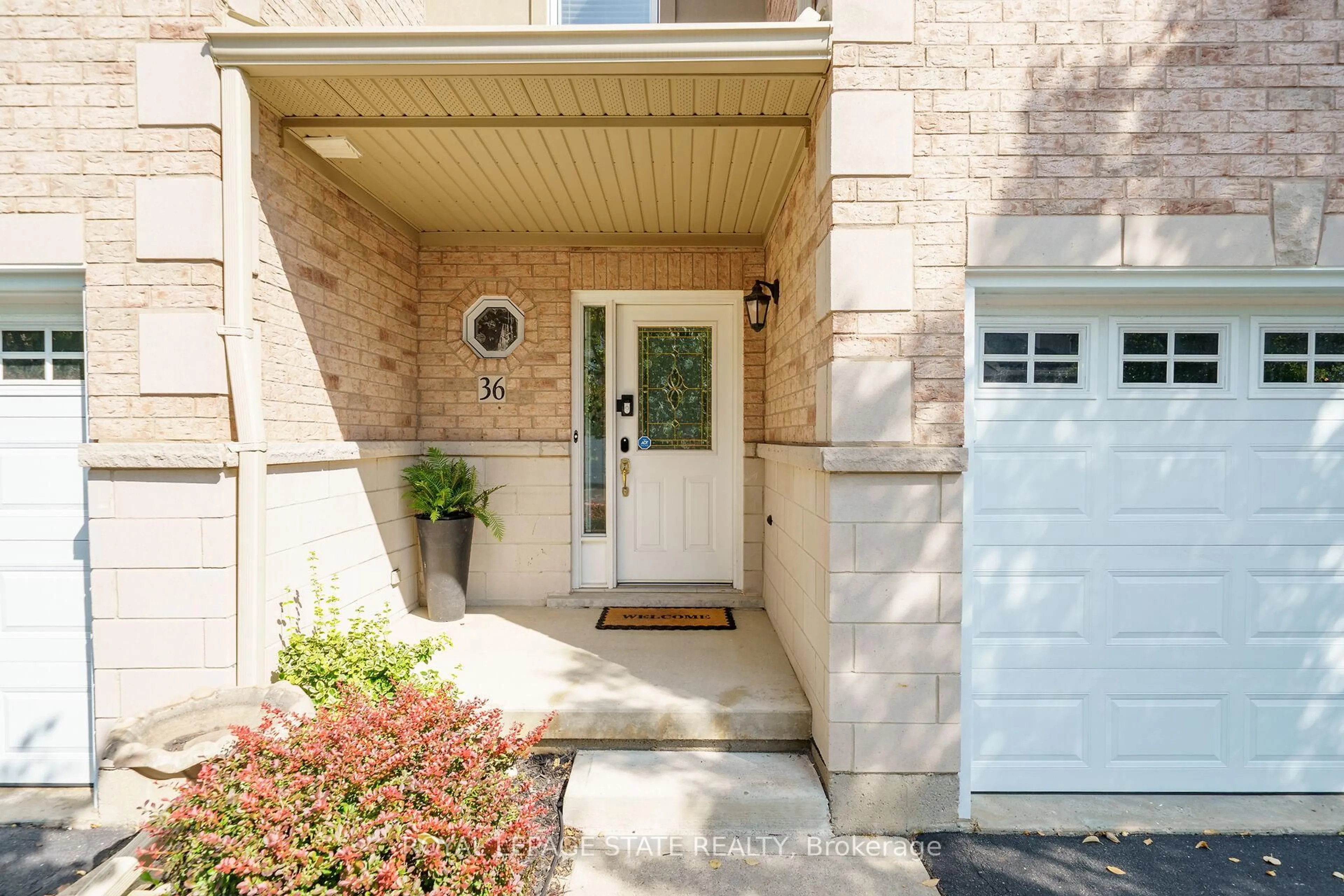 Indoor entryway for 81 Valridge Dr #36, Hamilton Ontario L9G 5B6