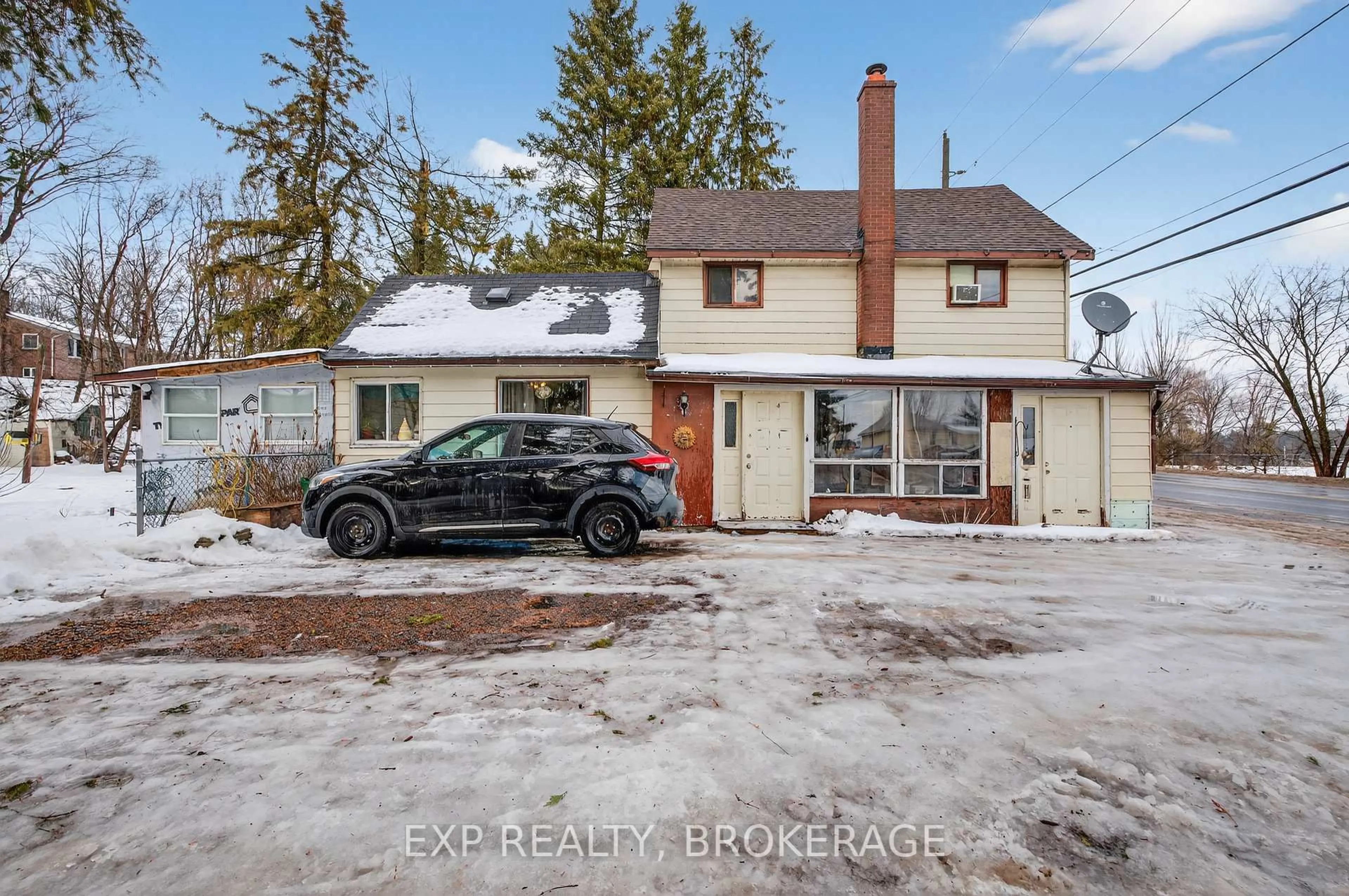 A pic from outside/outdoor area/front of a property/back of a property/a pic from drone, street for 2295 SYDENHAM Rd, Mcdonalds Corners Ontario K0H 1M0