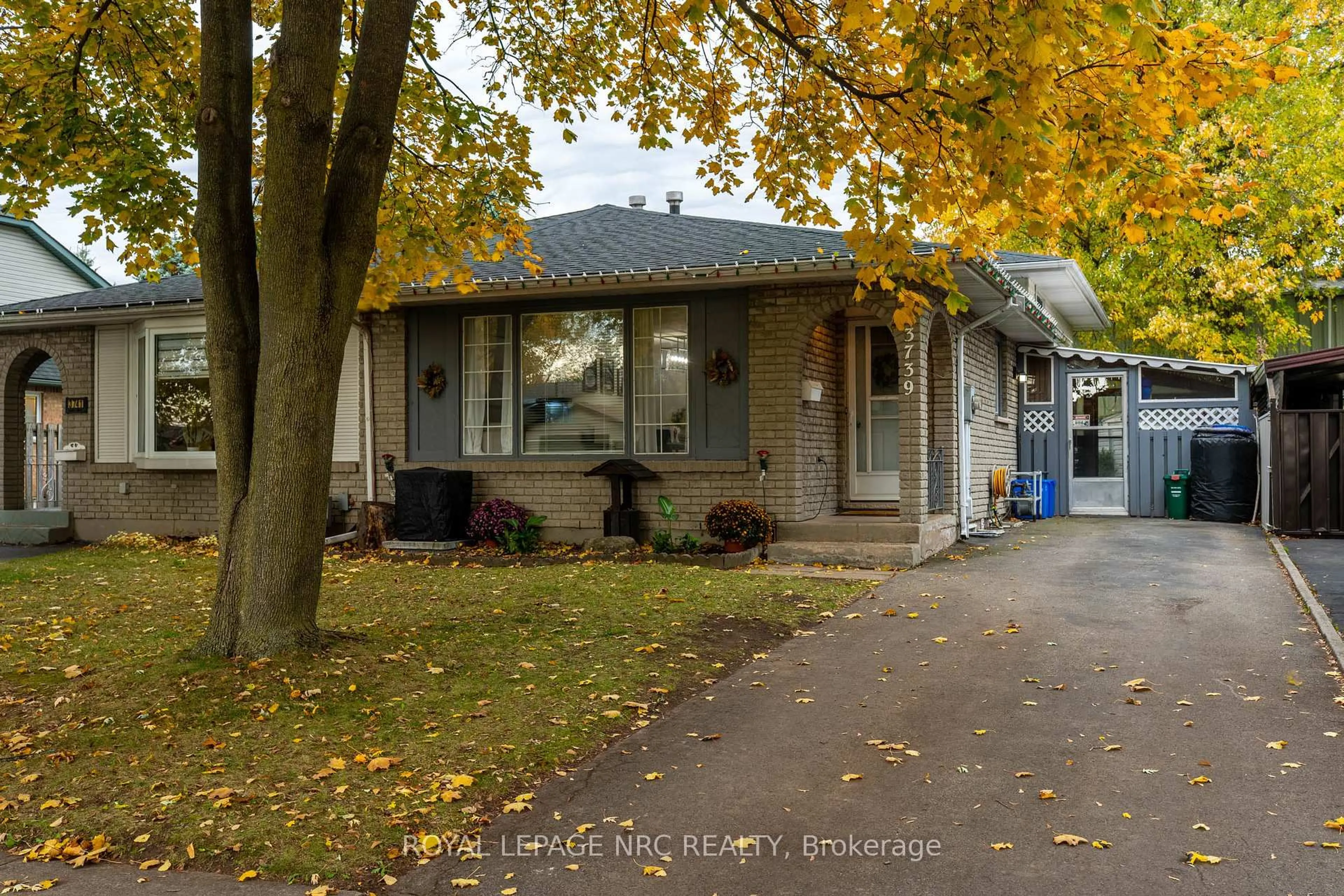 Patio, street for 3739 Orlando Dr, Niagara Falls Ontario L2J 4B5