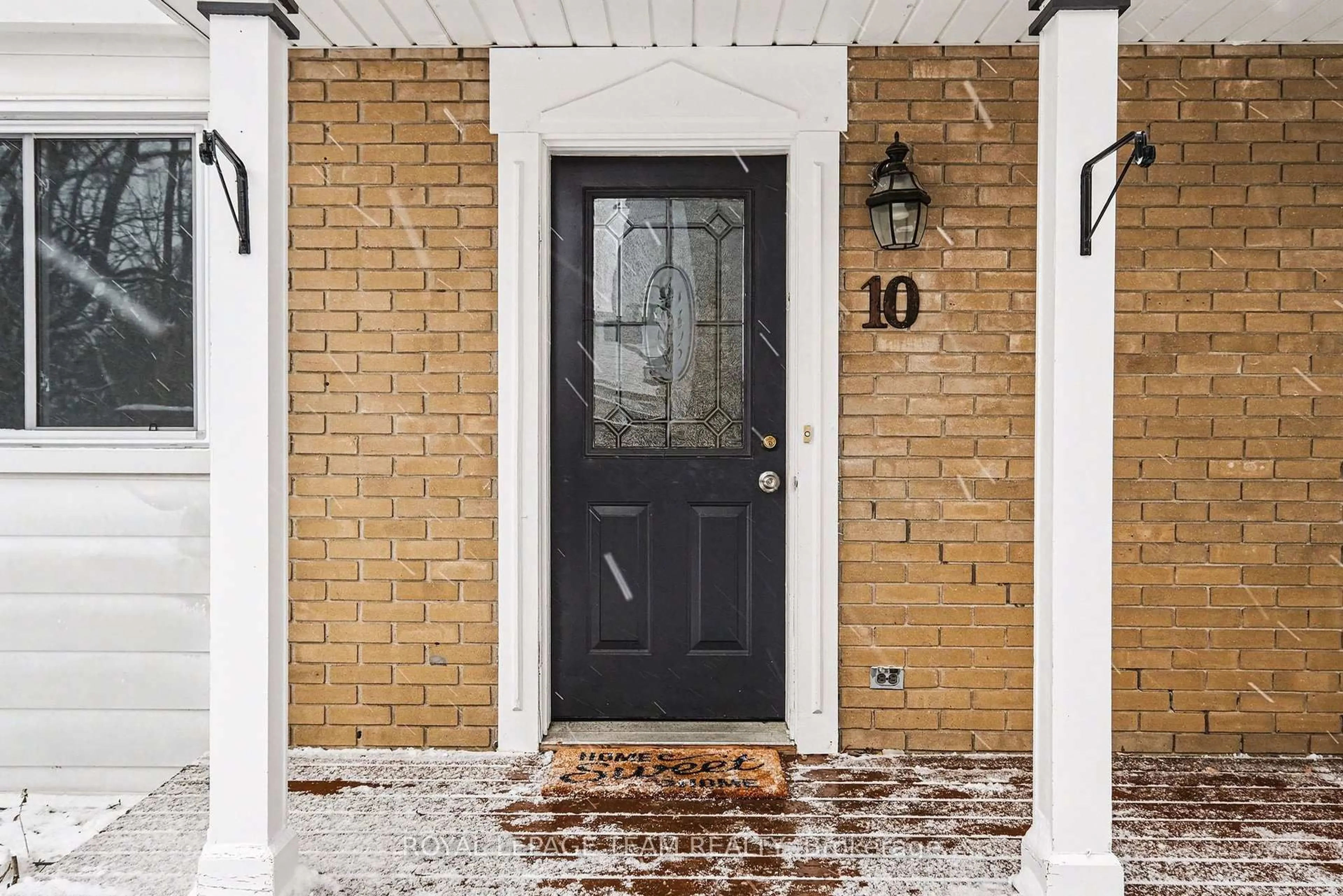 Indoor entryway for 105 Parkinson St #10, North Grenville Ontario K0G 1J0