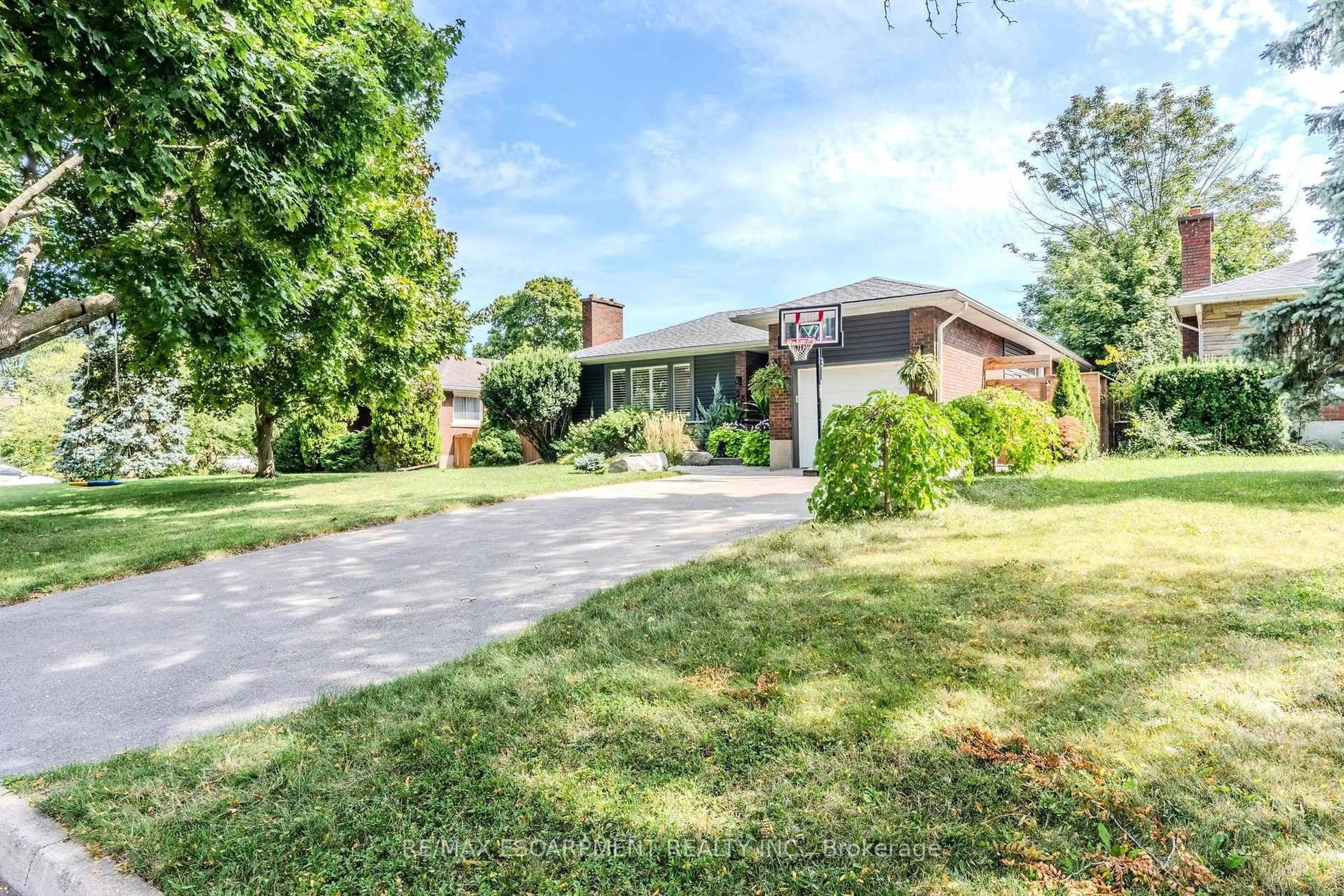 Unknown for 23 West Hampton Rd, St. Catharines Ontario L2T 3E6