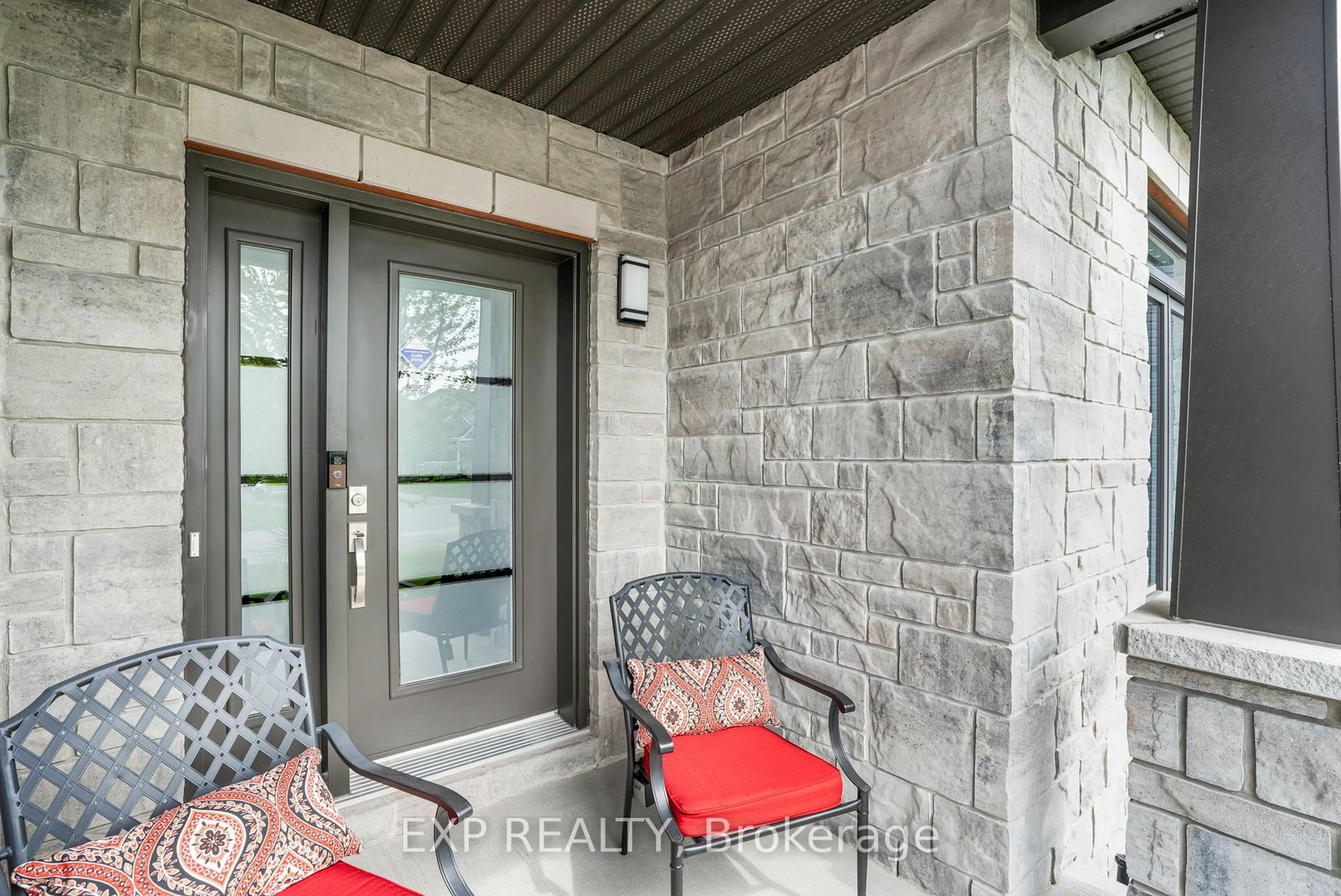 Indoor entryway for 42 Granite St, Clarence-Rockland Ontario K4K 0H8