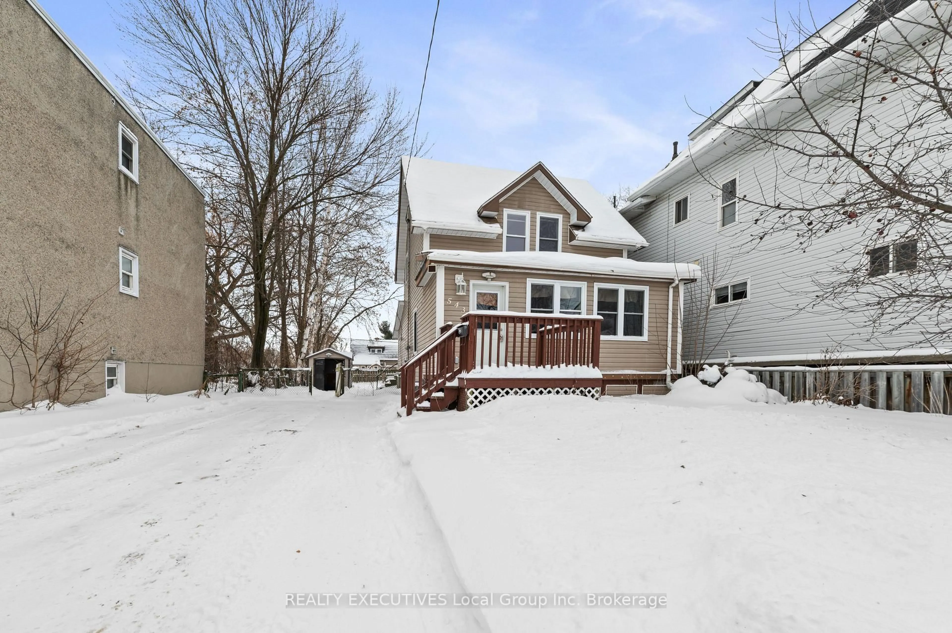 A pic from outside/outdoor area/front of a property/back of a property/a pic from drone, street for 543 HARDY St, North Bay Ontario P1B 1S3