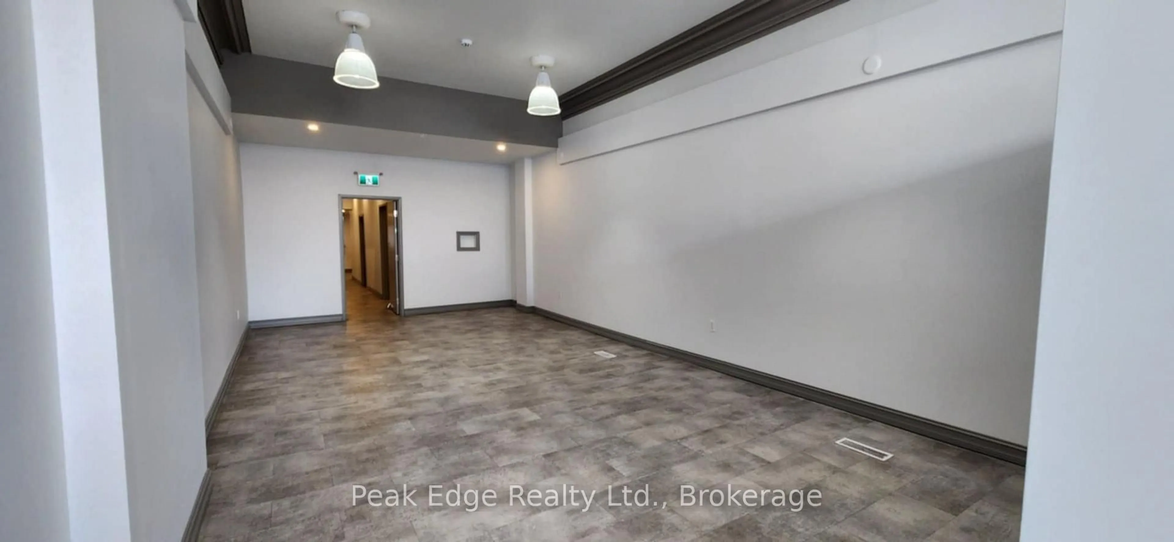 Unknown for 209 10th St, Hanover Ontario N4N 1N8