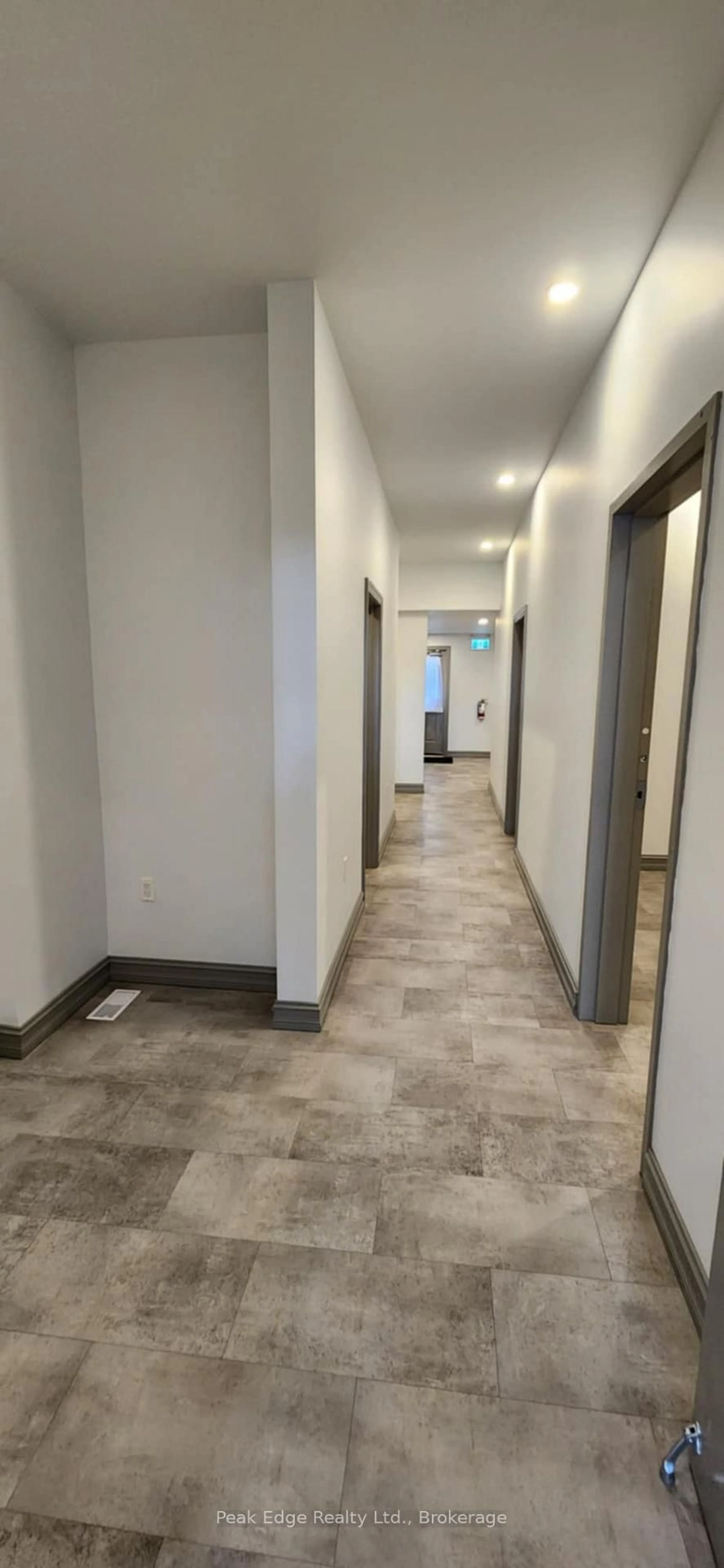 Indoor foyer for 209 10th St, Hanover Ontario N4N 1N8