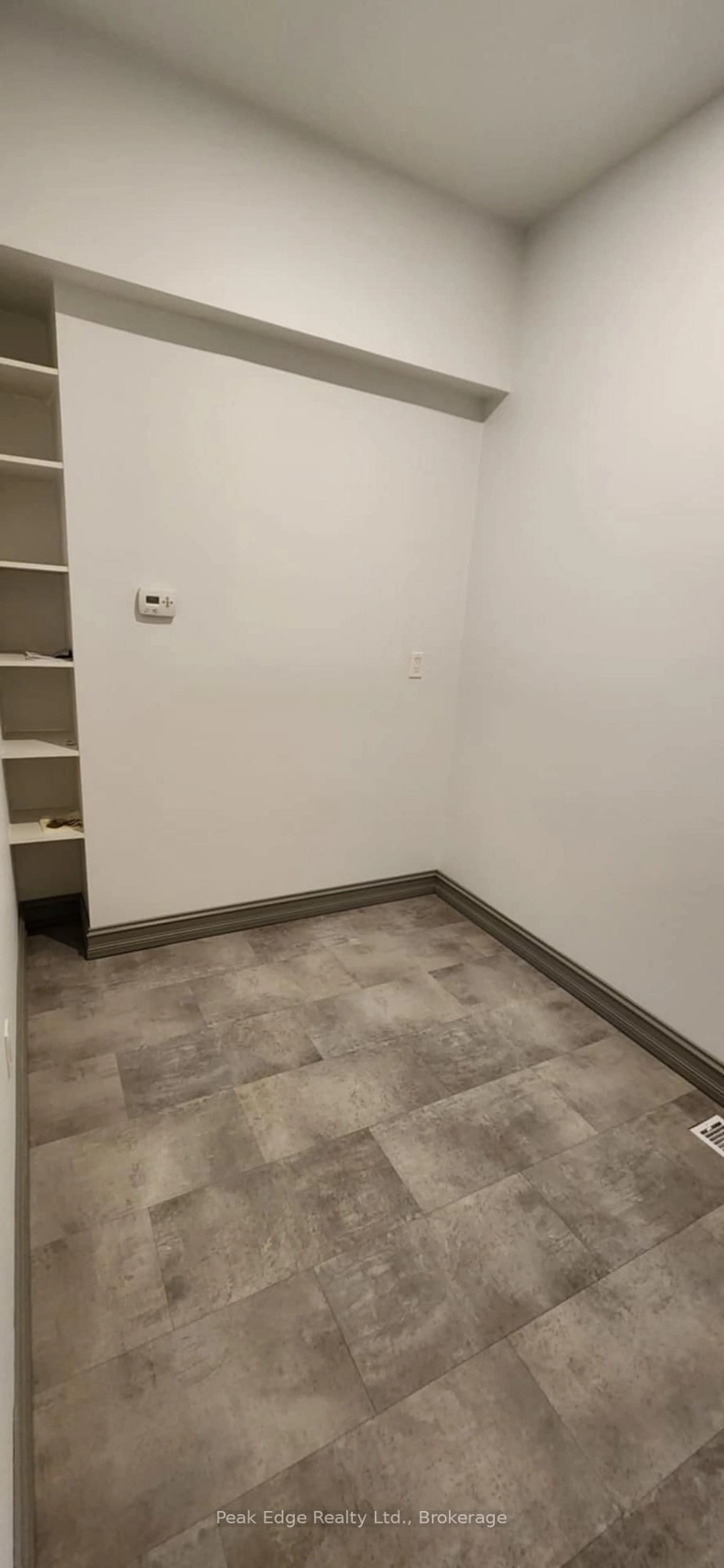 A pic of a room for 209 10th St, Hanover Ontario N4N 1N8