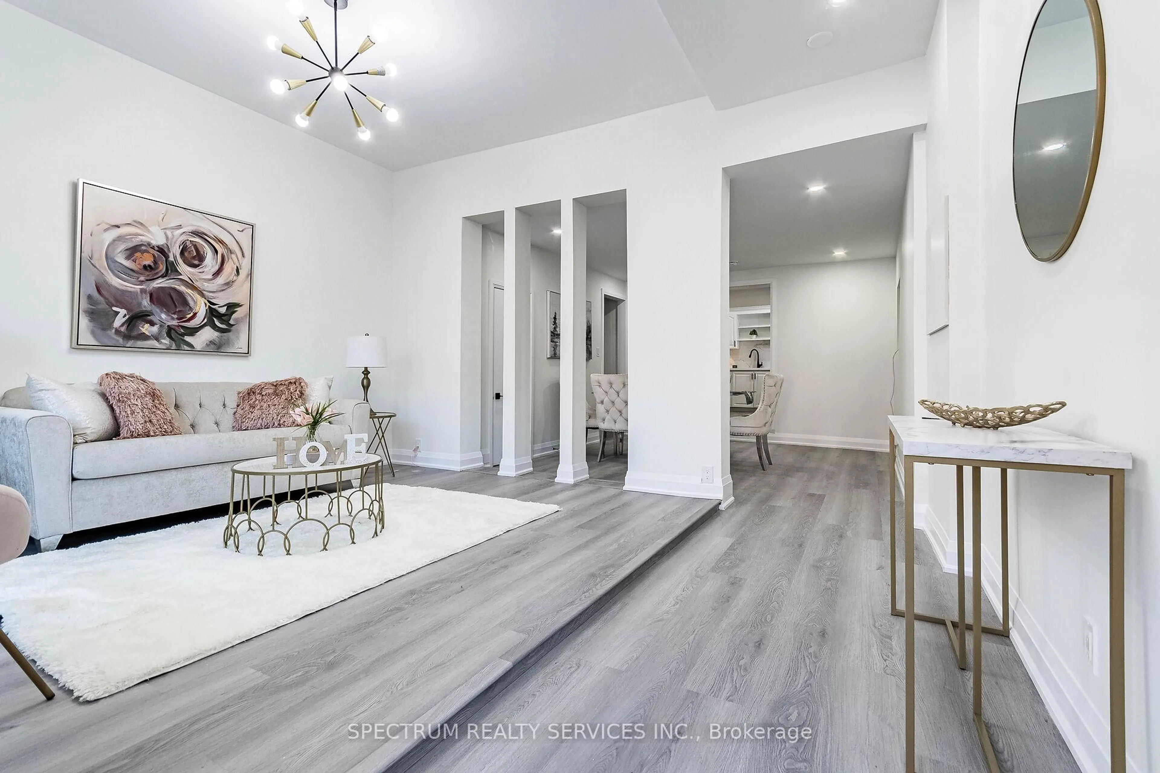 Indoor entryway for 135 East Ave, Hamilton Ontario L8L 5H8