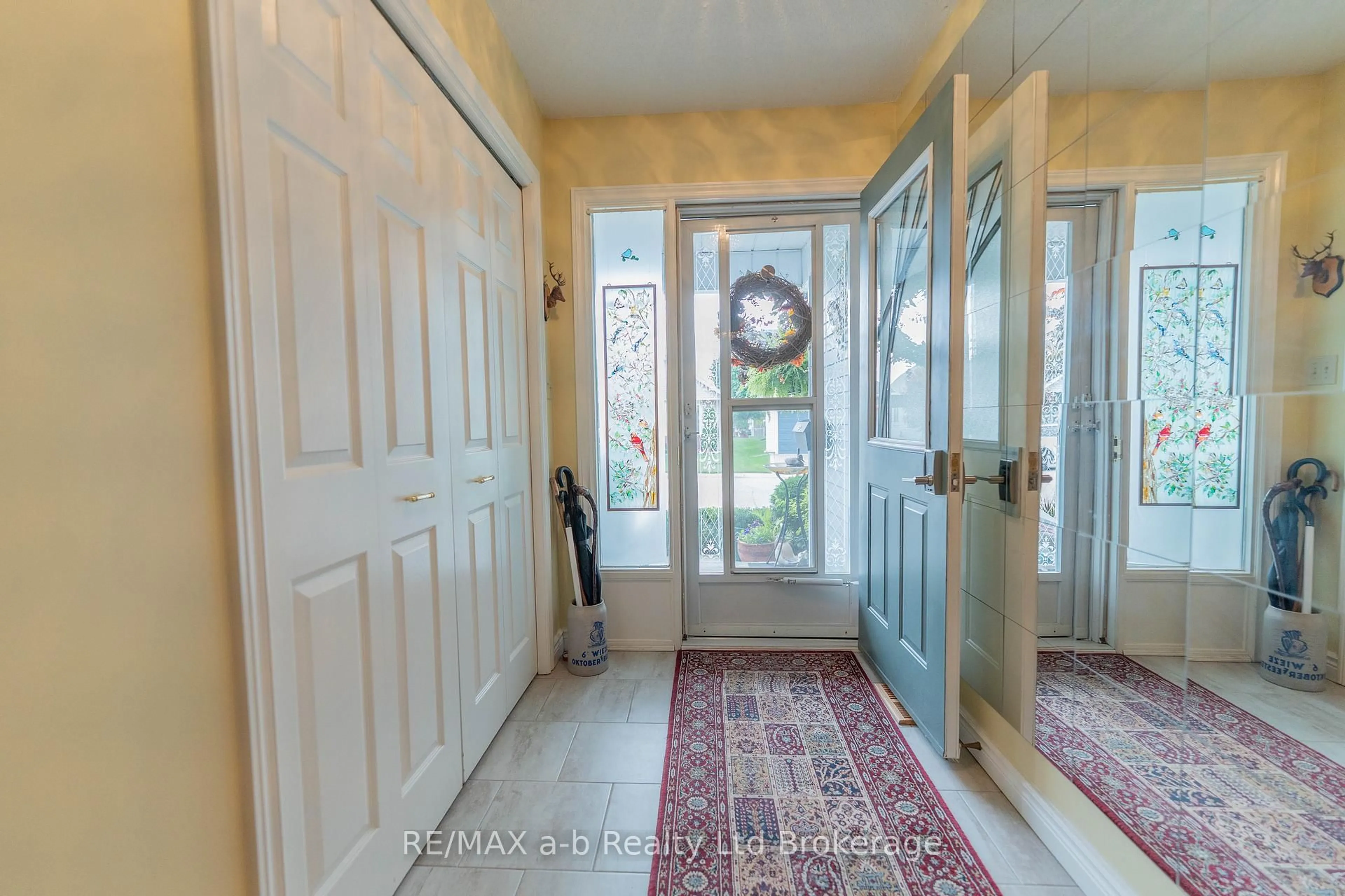 Indoor entryway for 53 HAWKINS Cres, Tillsonburg Ontario N4G 5K6