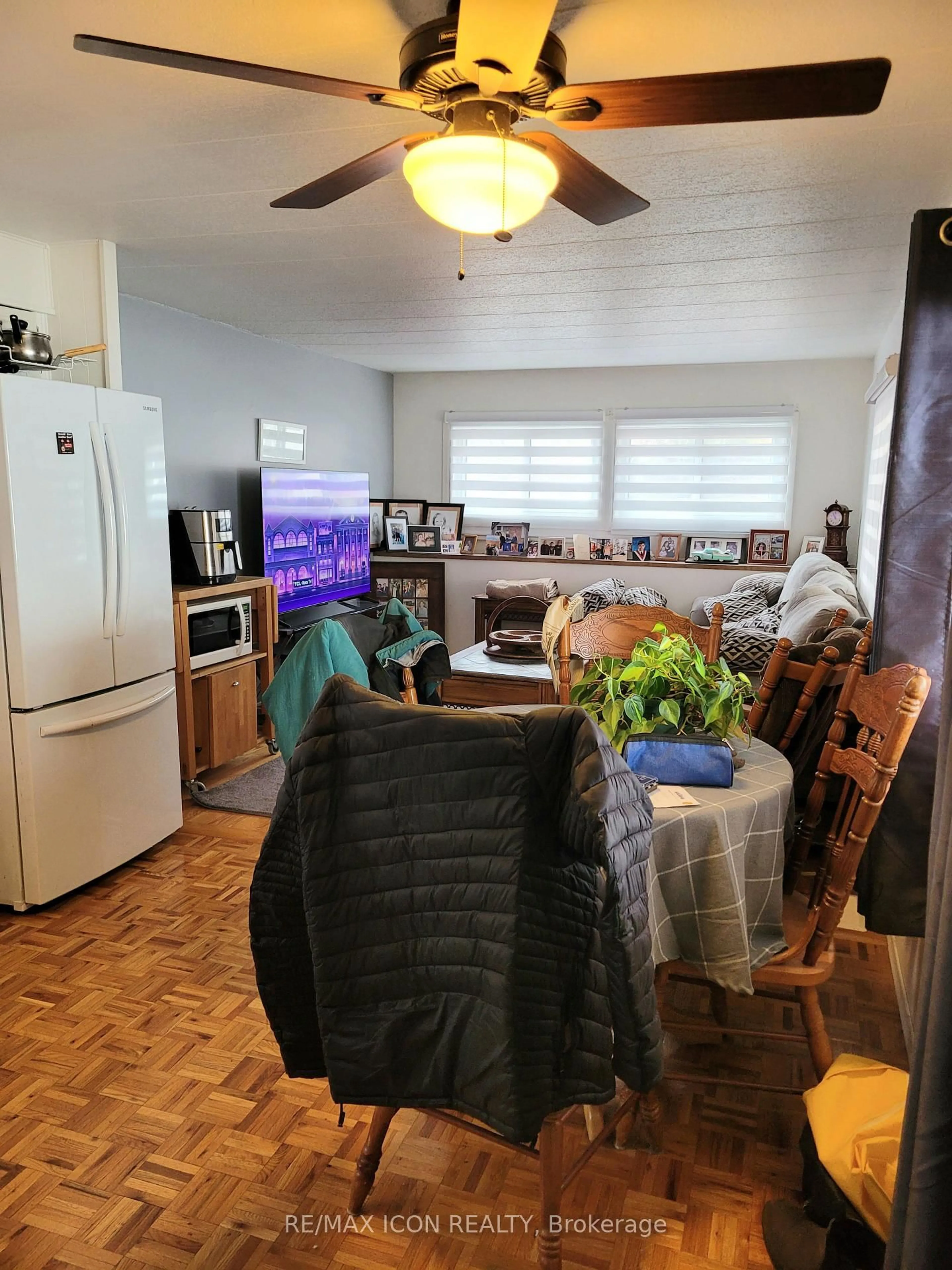 A pic of a room for 1940 London Line #13, Sarnia Ontario N7V 1B5