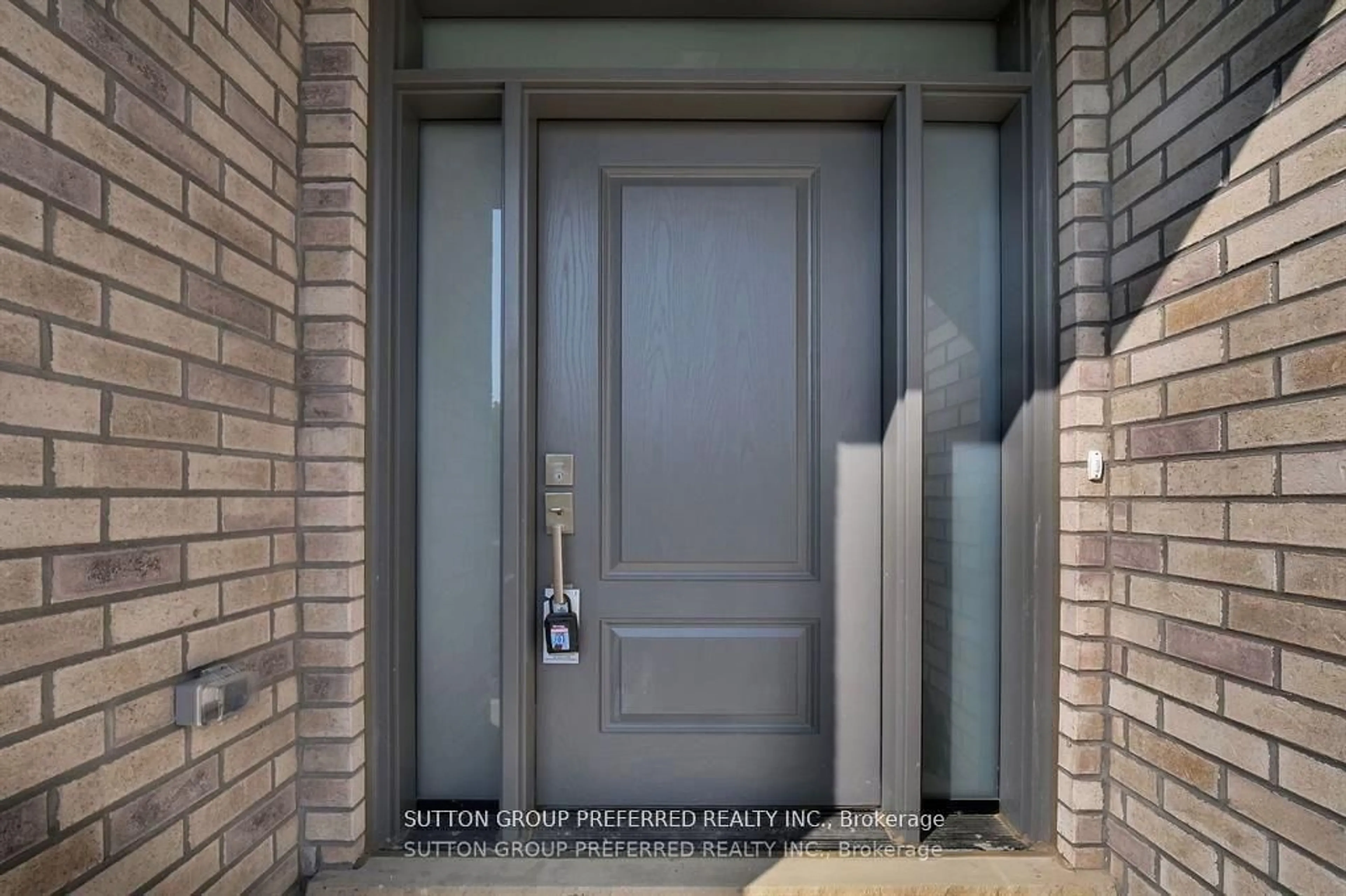 Indoor entryway for 186 Leitch St, Dutton/Dunwich Ontario N0L 1J0