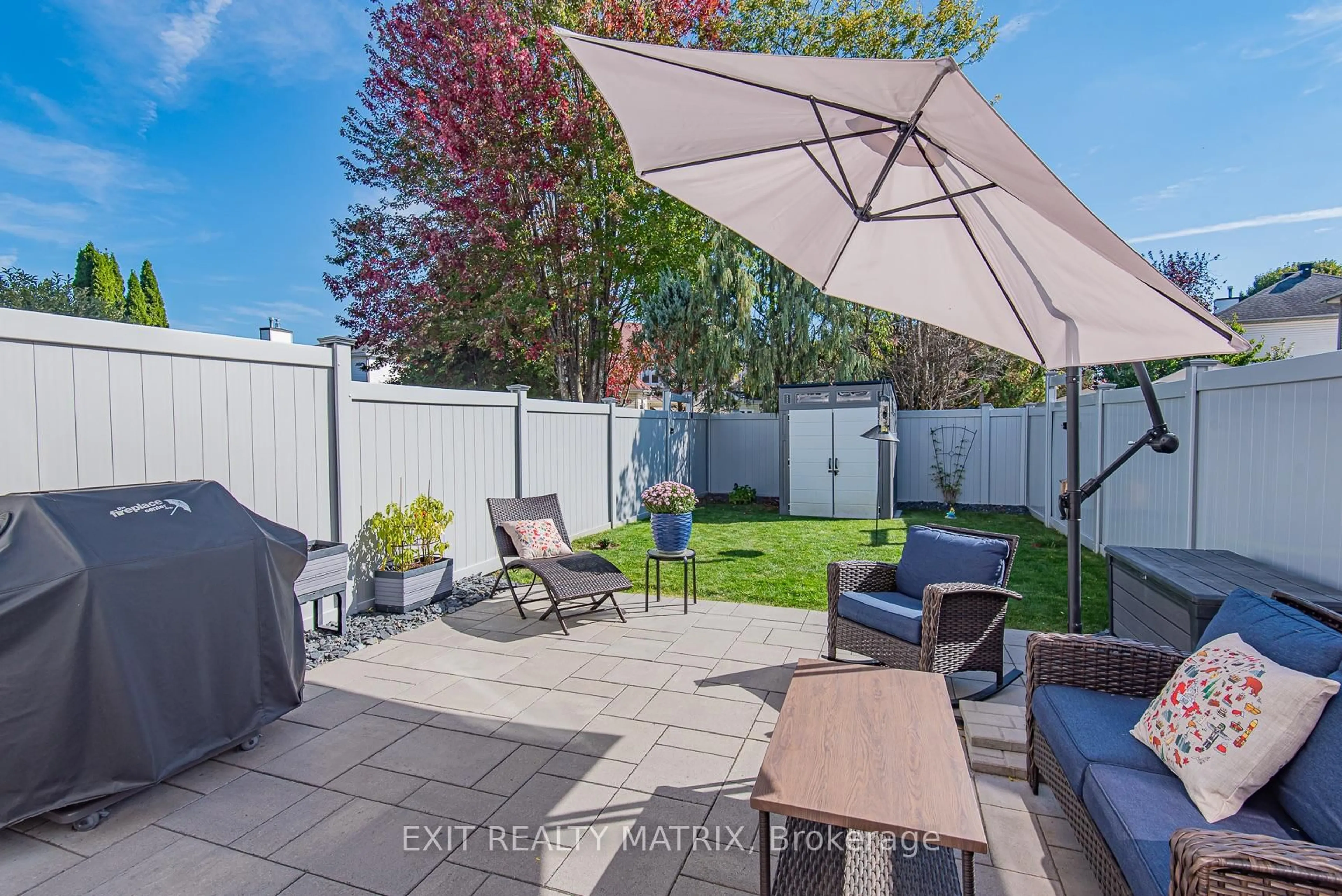 Patio, street for 813 Clearcrest Cres, Ottawa Ontario K4A 3E8