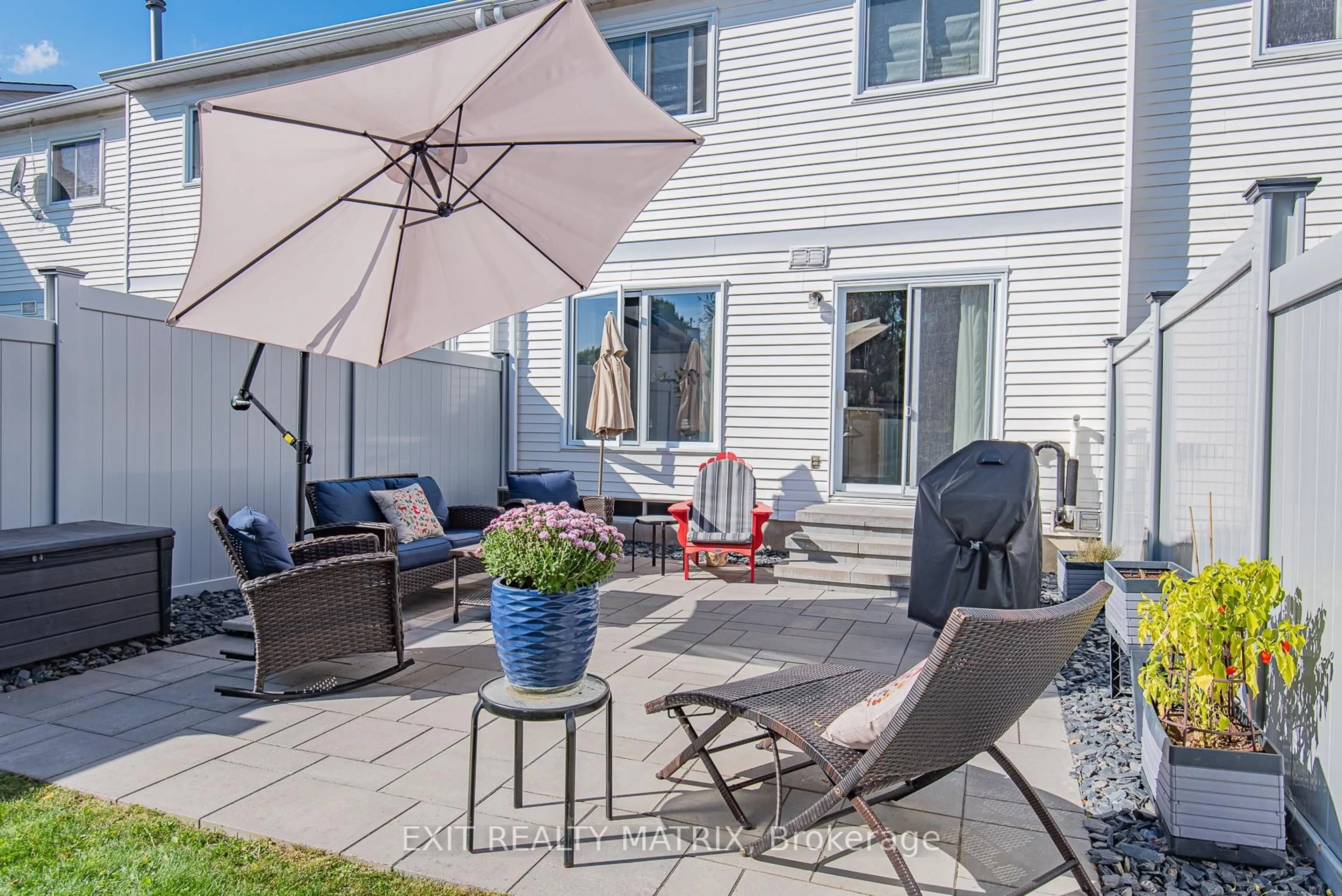 Patio, street for 813 Clearcrest Cres, Ottawa Ontario K4A 3E8