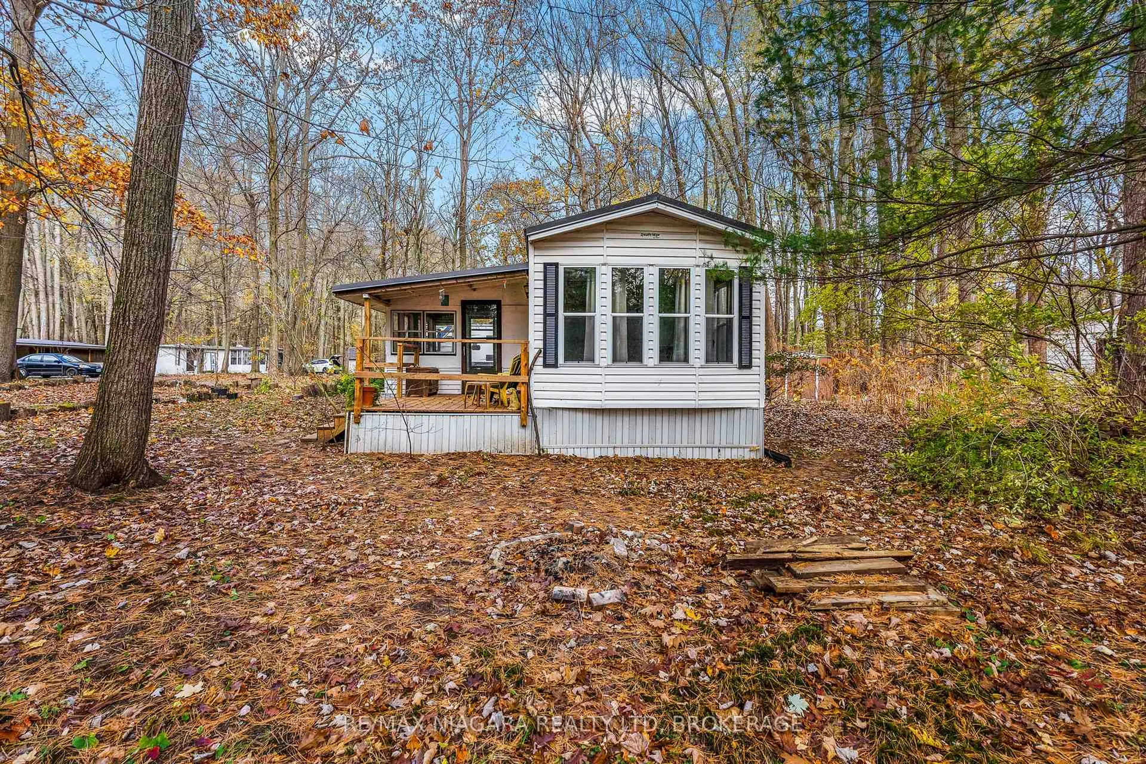 Home with vinyl exterior material, water/lake/river/ocean view for 334 RATTLESNAKE Rd #14, Haldimand Ontario N0A 1K0