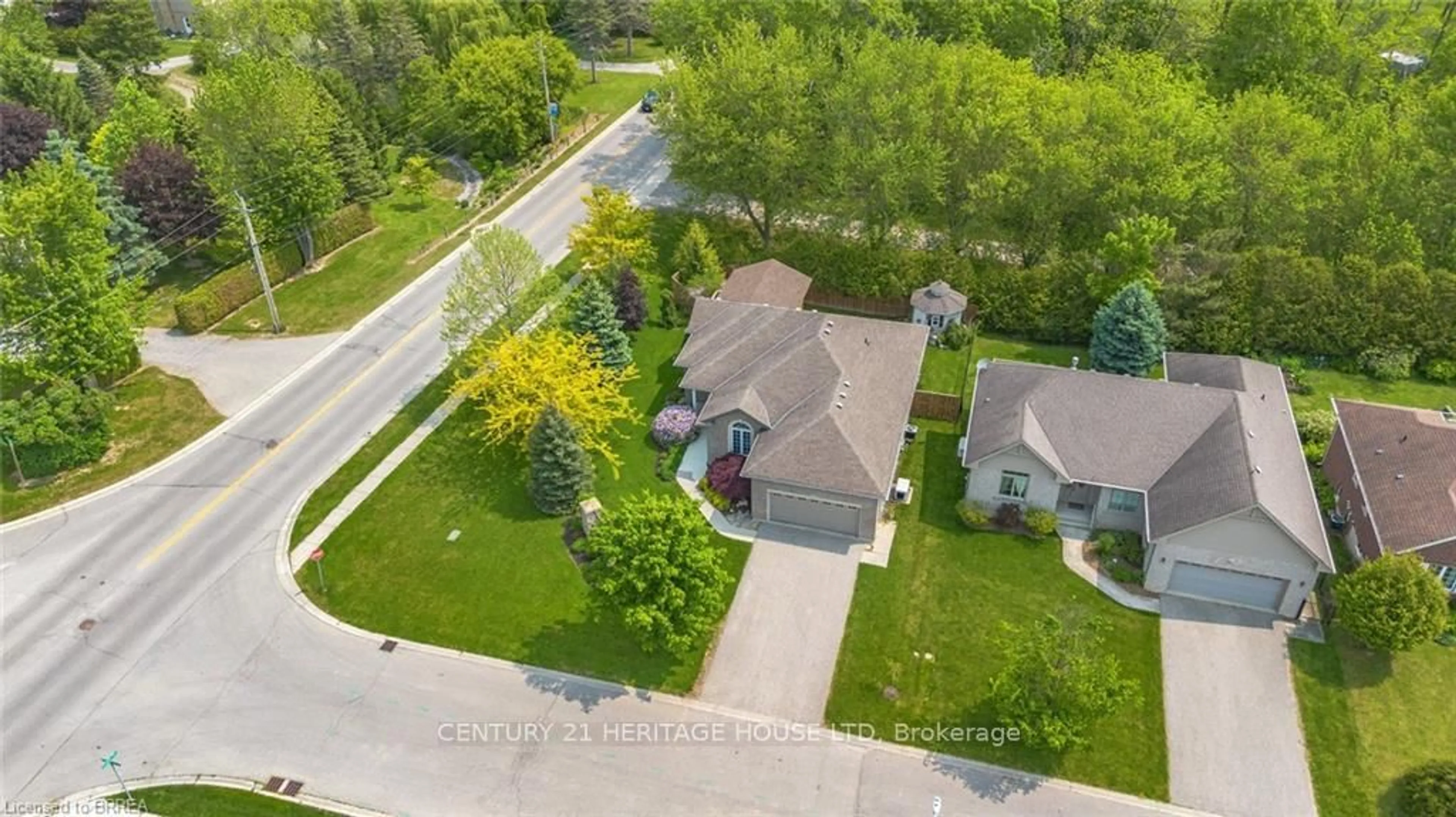 A pic from outside/outdoor area/front of a property/back of a property/a pic from drone, street for 2 Hunter Dr, Norfolk Ontario N0E 1M0