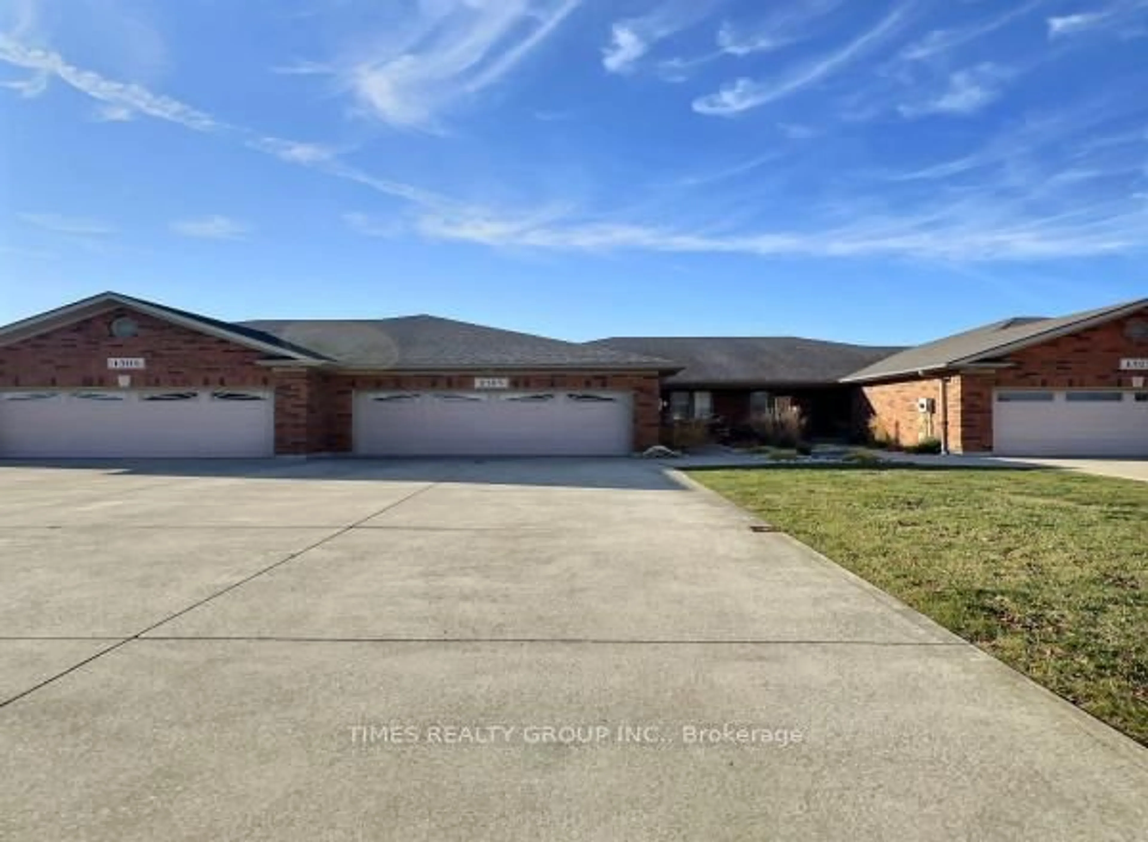 A pic from outside/outdoor area/front of a property/back of a property/a pic from drone, unknown for 1515 Skinner St, LaSalle Ontario N9H 0A6