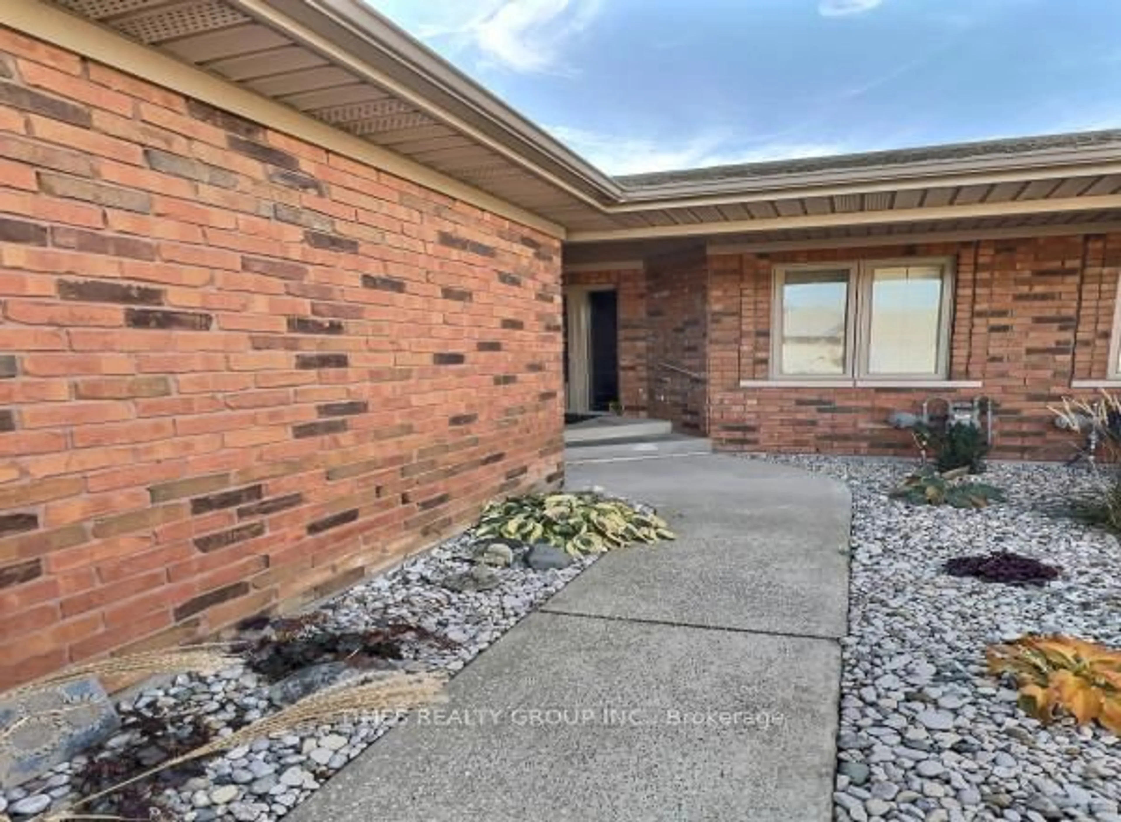 Home with brick exterior material, unknown for 1515 Skinner St, LaSalle Ontario N9H 0A6