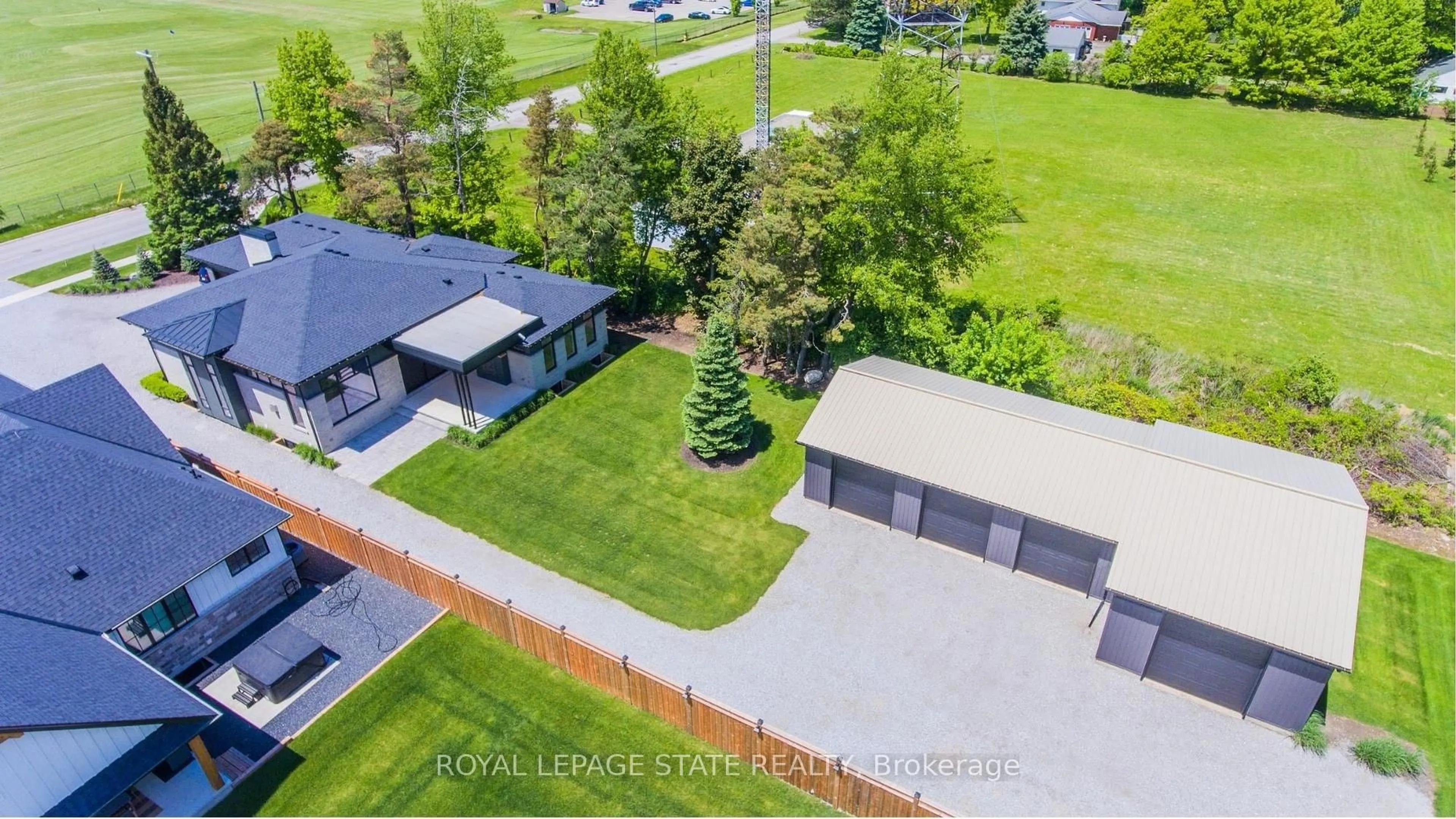 A pic from outside/outdoor area/front of a property/back of a property/a pic from drone, street for 1613G Lookout St, Pelham Ontario L3E 0V2