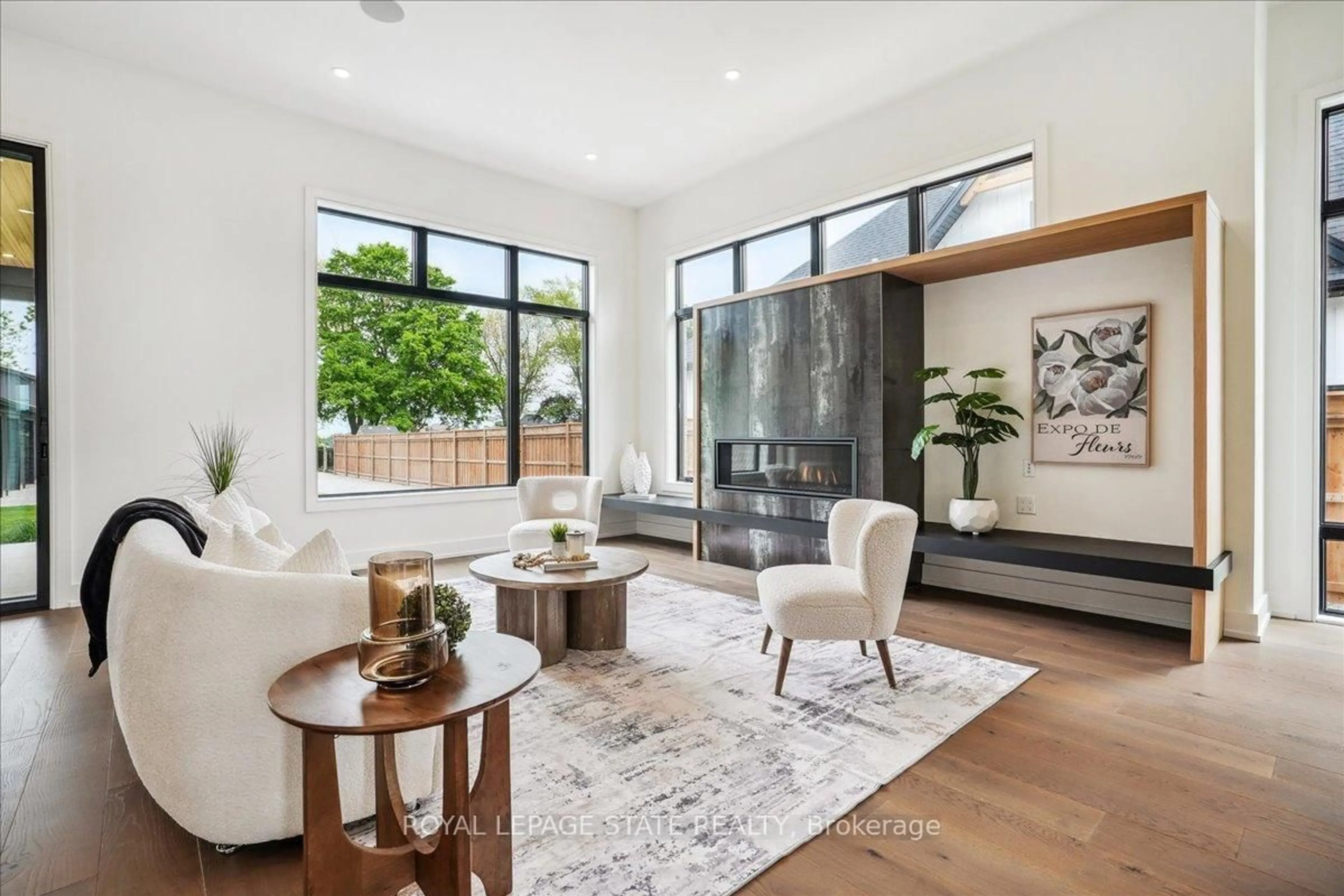 Living room with furniture, unknown for 1613G Lookout St, Pelham Ontario L3E 0V2