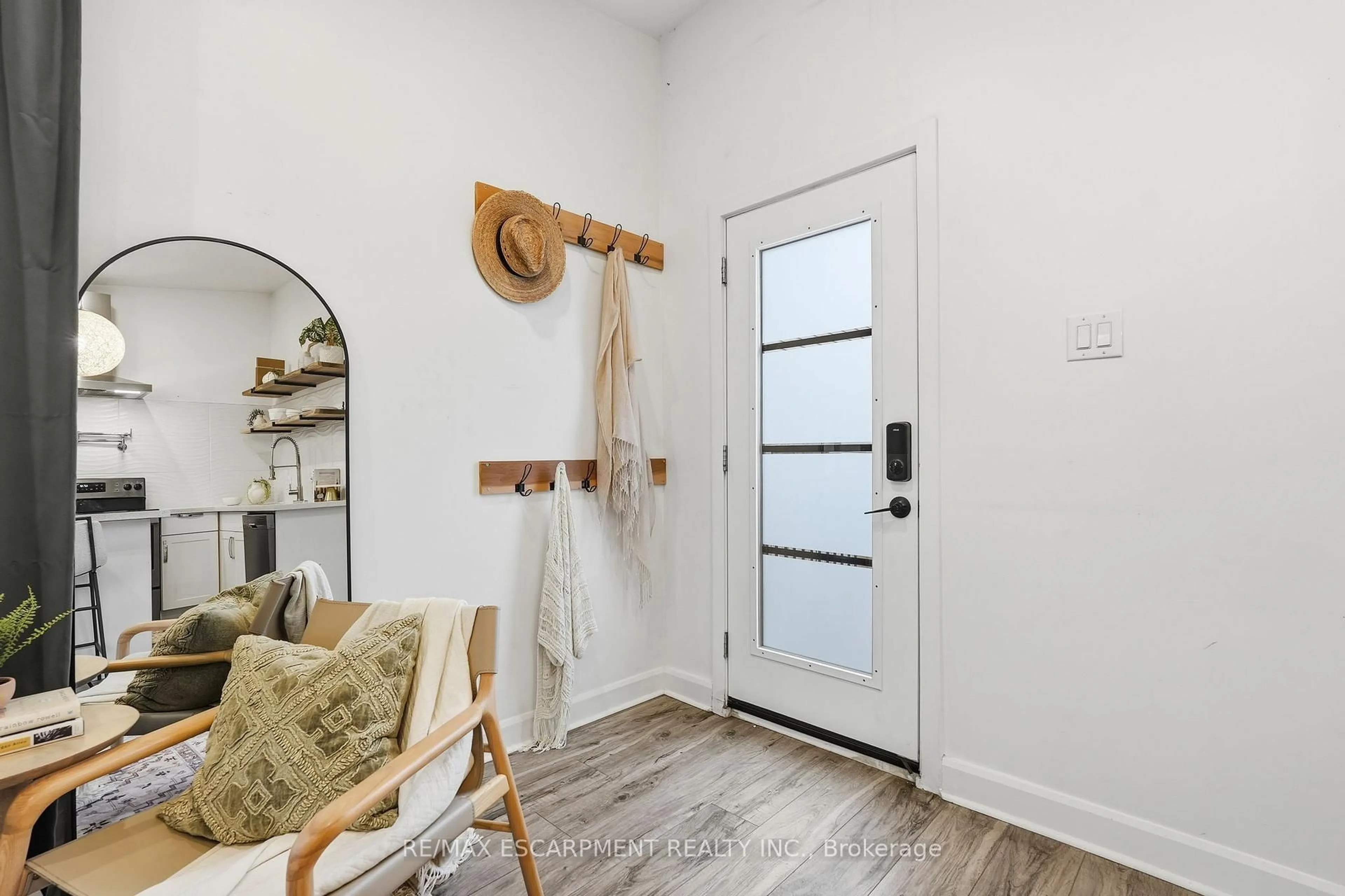 Indoor entryway for 48 Frederick Ave, Hamilton Ontario L8H 4K4