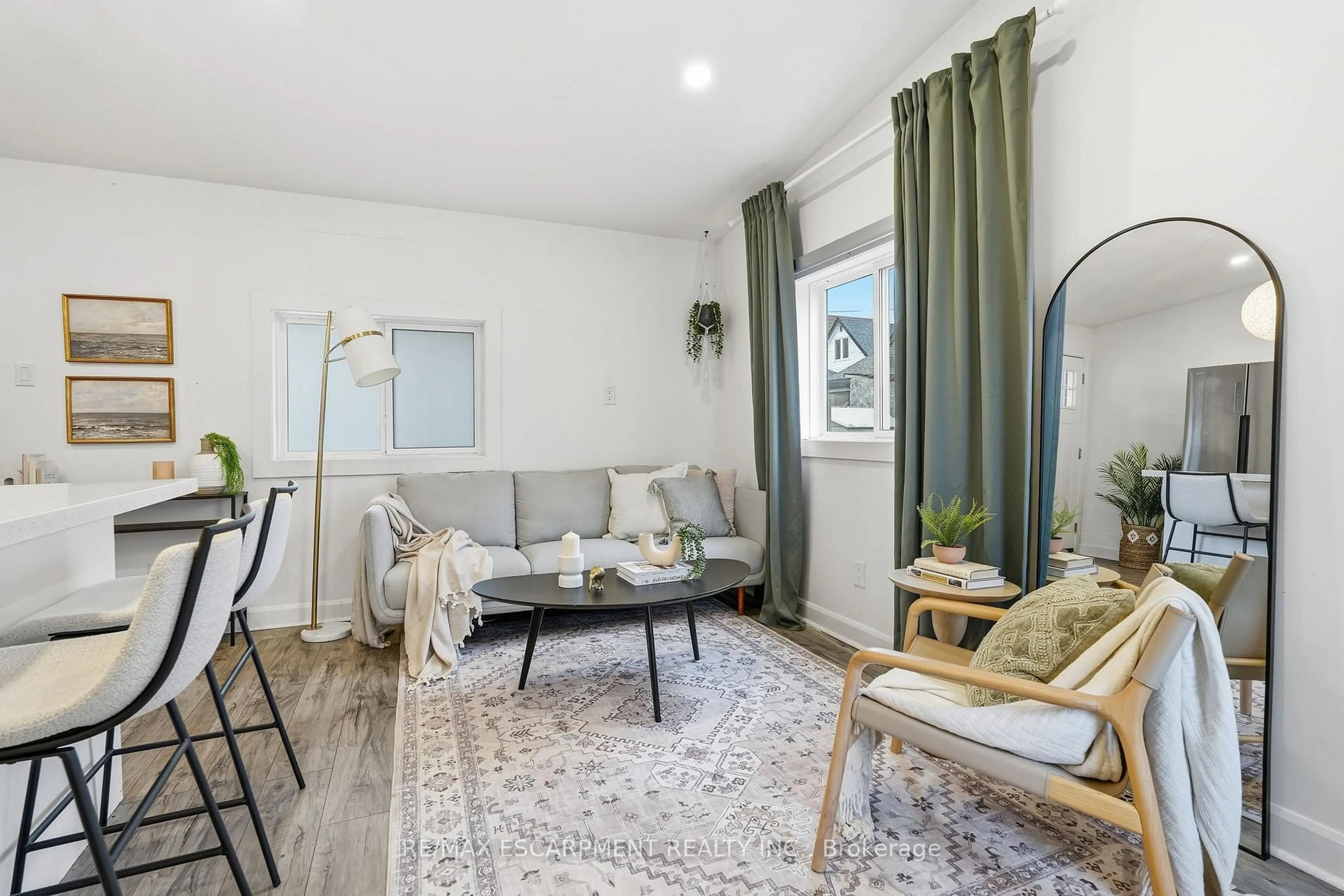 Living room with furniture, unknown for 48 Frederick Ave, Hamilton Ontario L8H 4K4