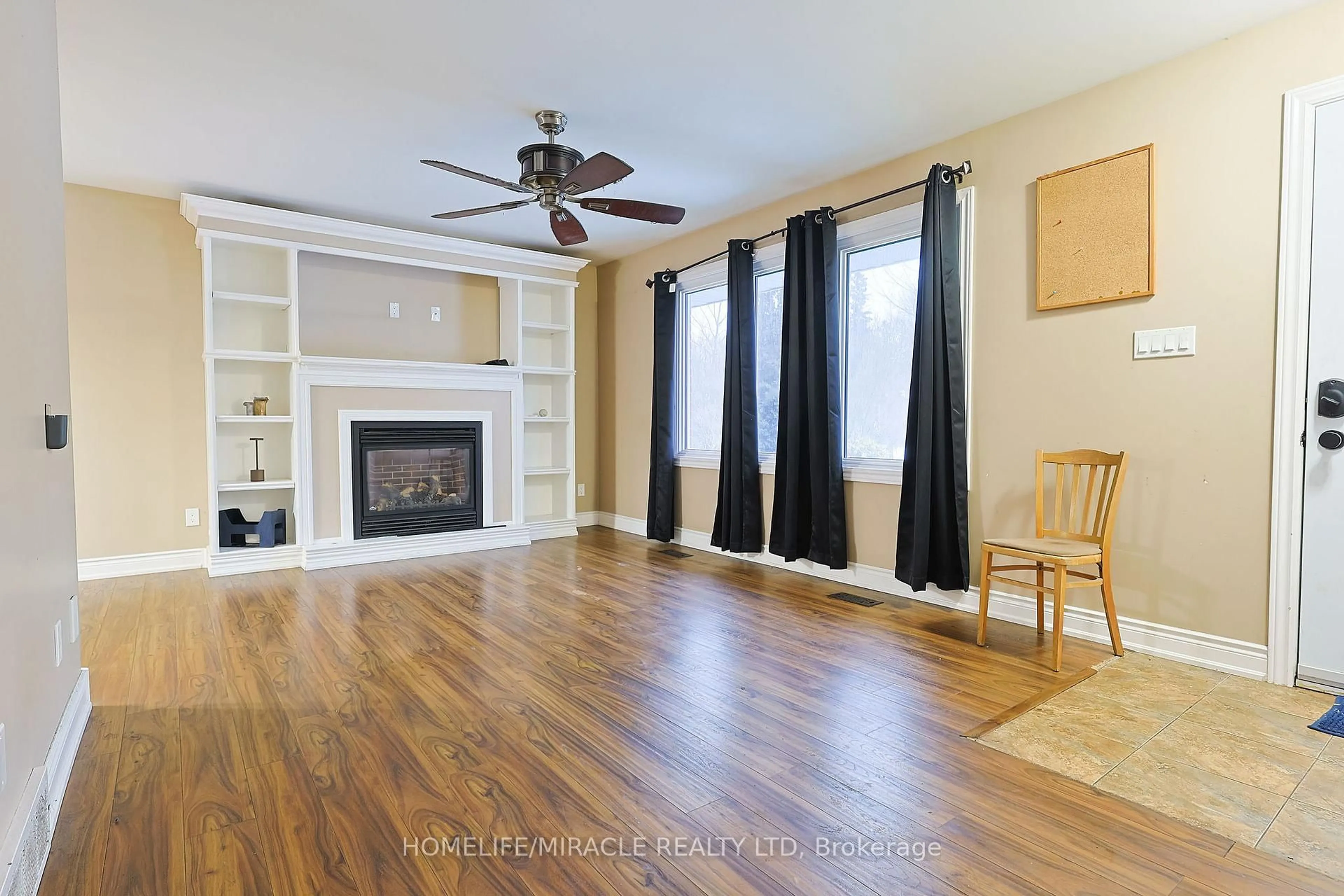 Living room with furniture, wood/laminate floor for 122 Fundy Ave, London East Ontario N5W 1R9
