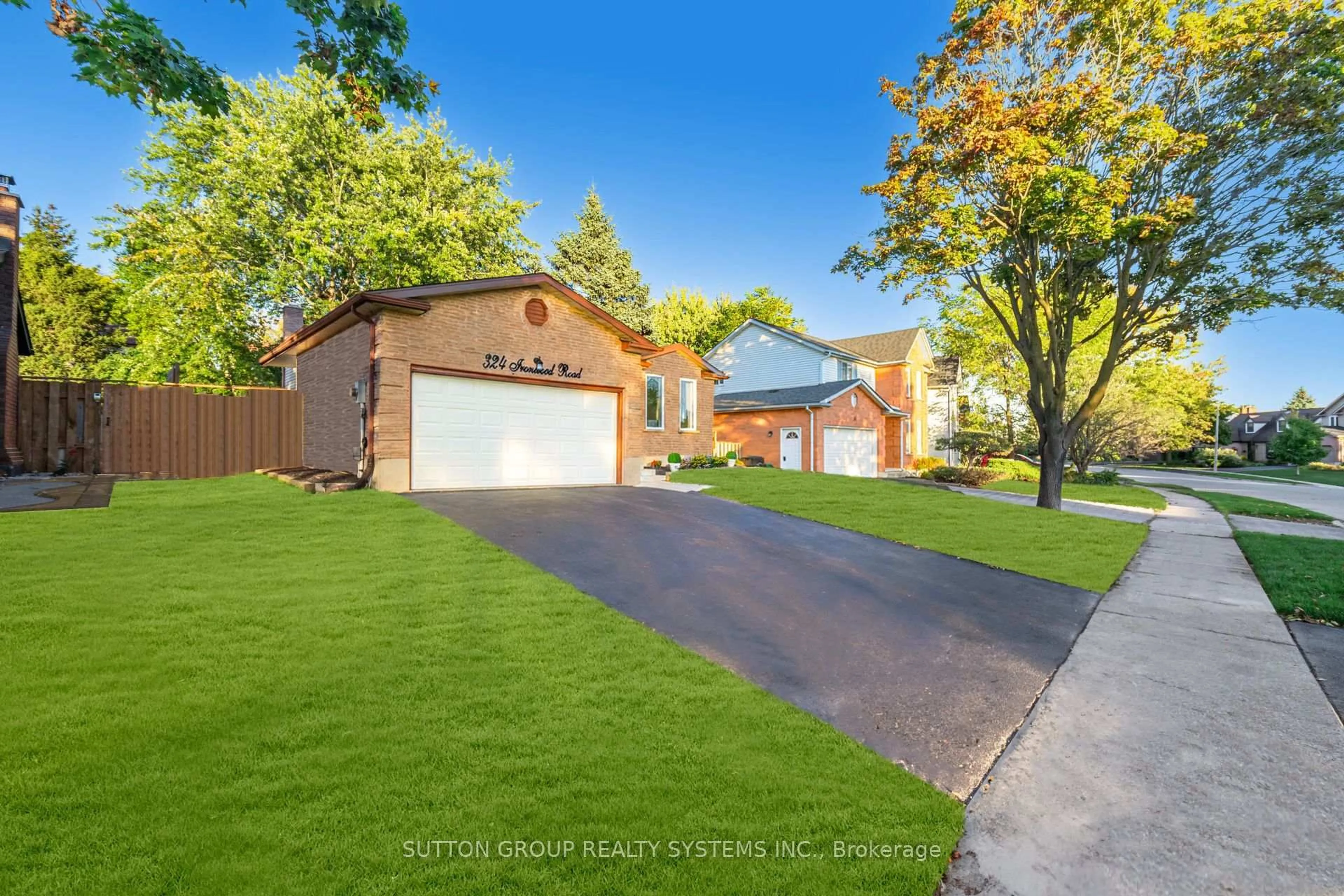 A pic from outside/outdoor area/front of a property/back of a property/a pic from drone, street for 324 IRONWOOD Rd, Guelph Ontario N1G 3G3