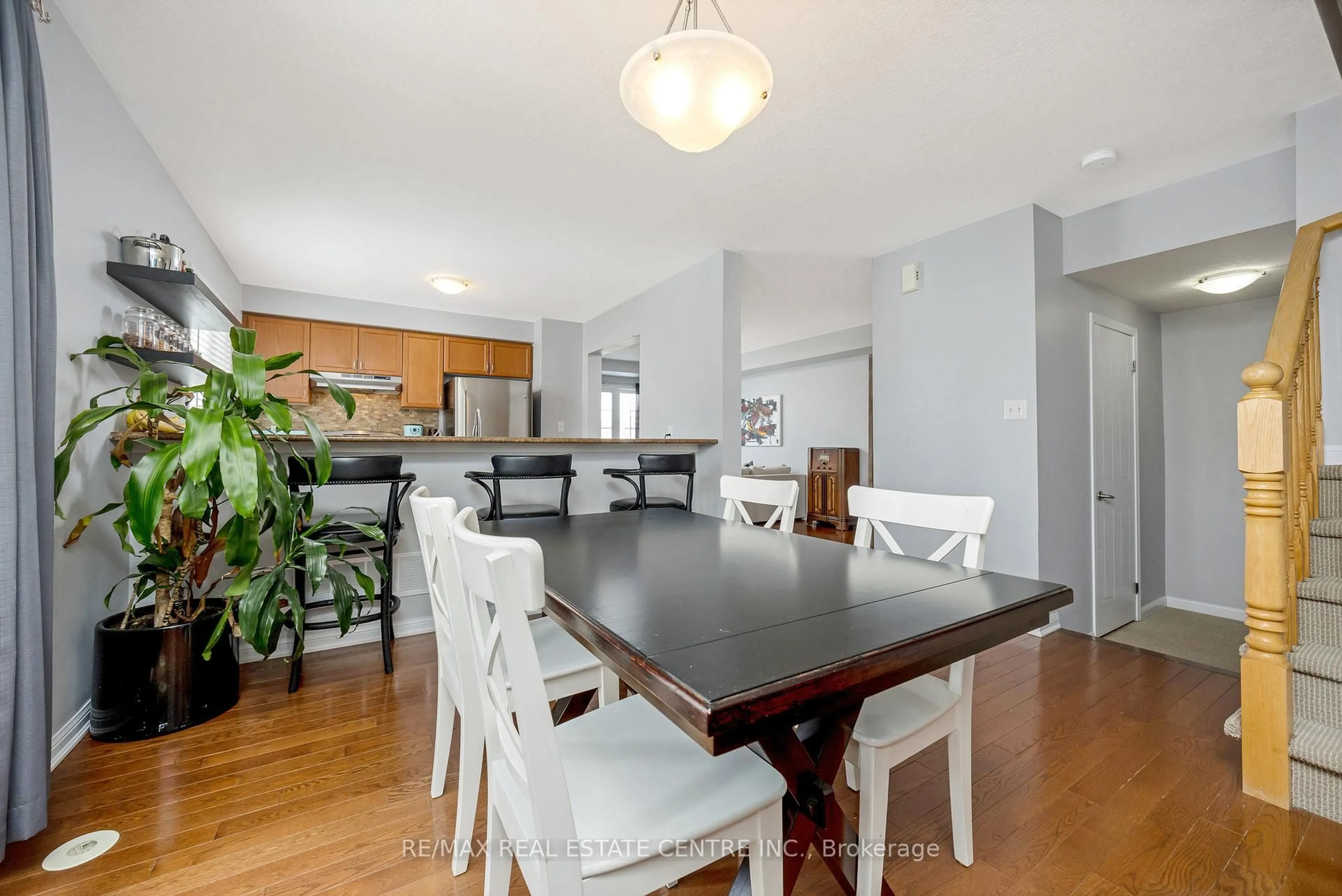 Open concept kitchen, wood/laminate floor for 71 Garth Massey Dr #80, Cambridge Ontario N1T 2G8