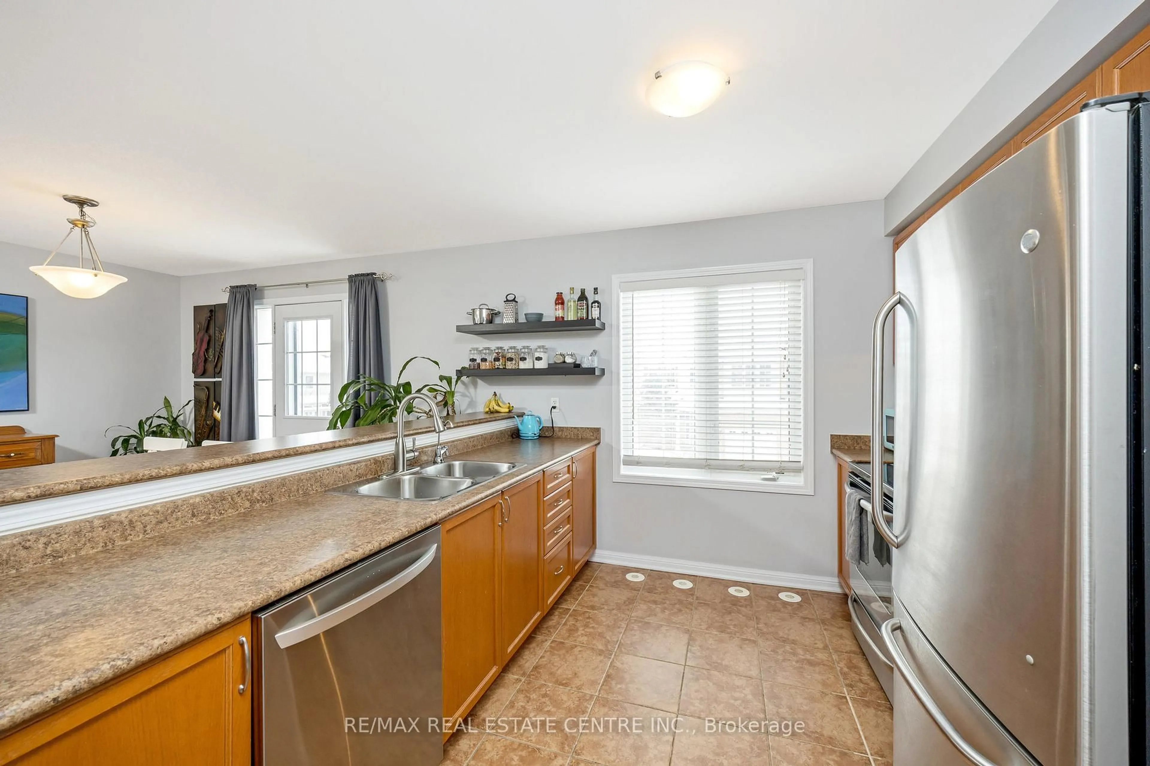 Open concept kitchen, ceramic/tile floor for 71 Garth Massey Dr #80, Cambridge Ontario N1T 2G8
