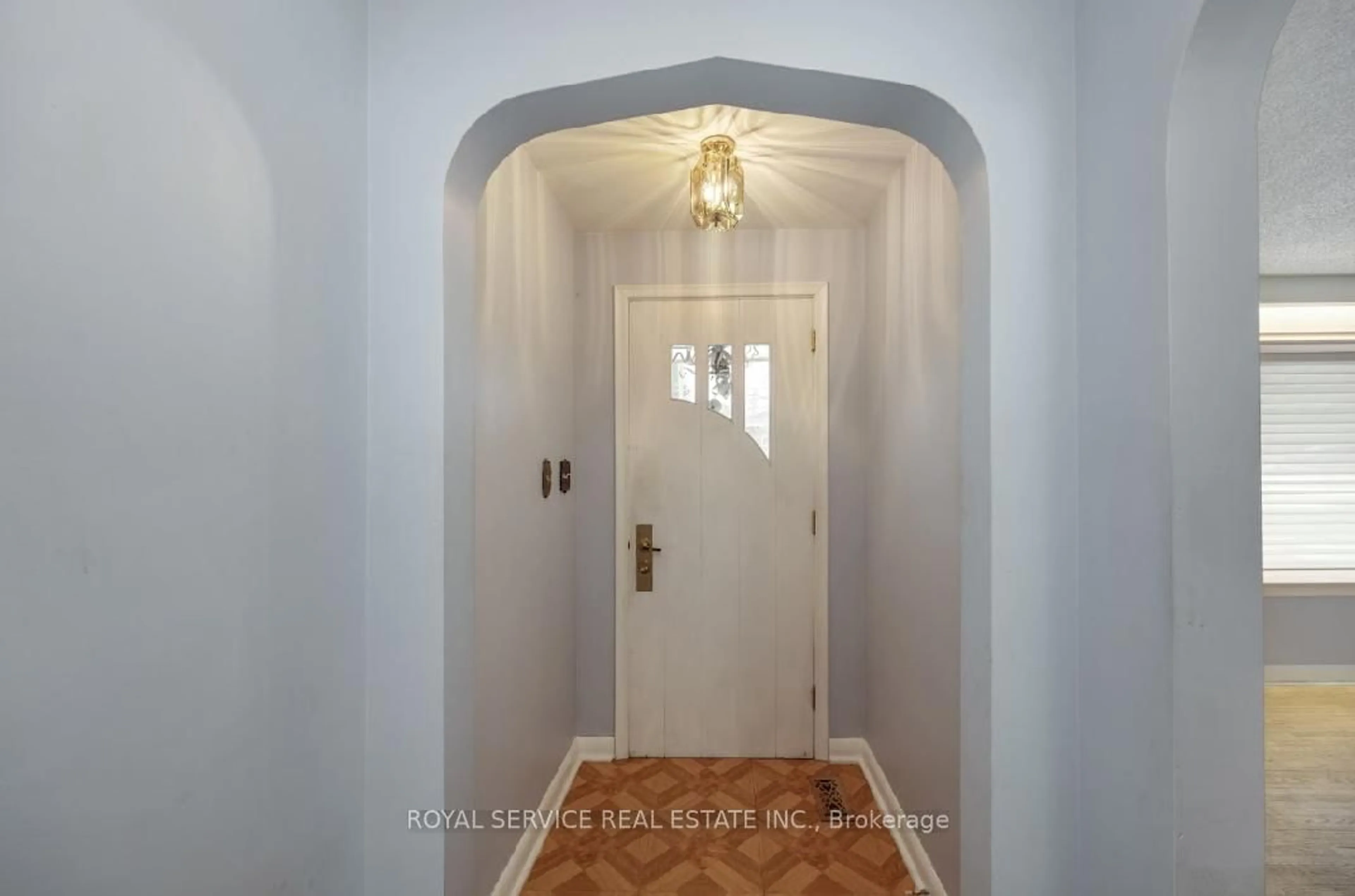 Indoor entryway for 1 Acadia Dr, Cobourg Ontario K9A 1T8