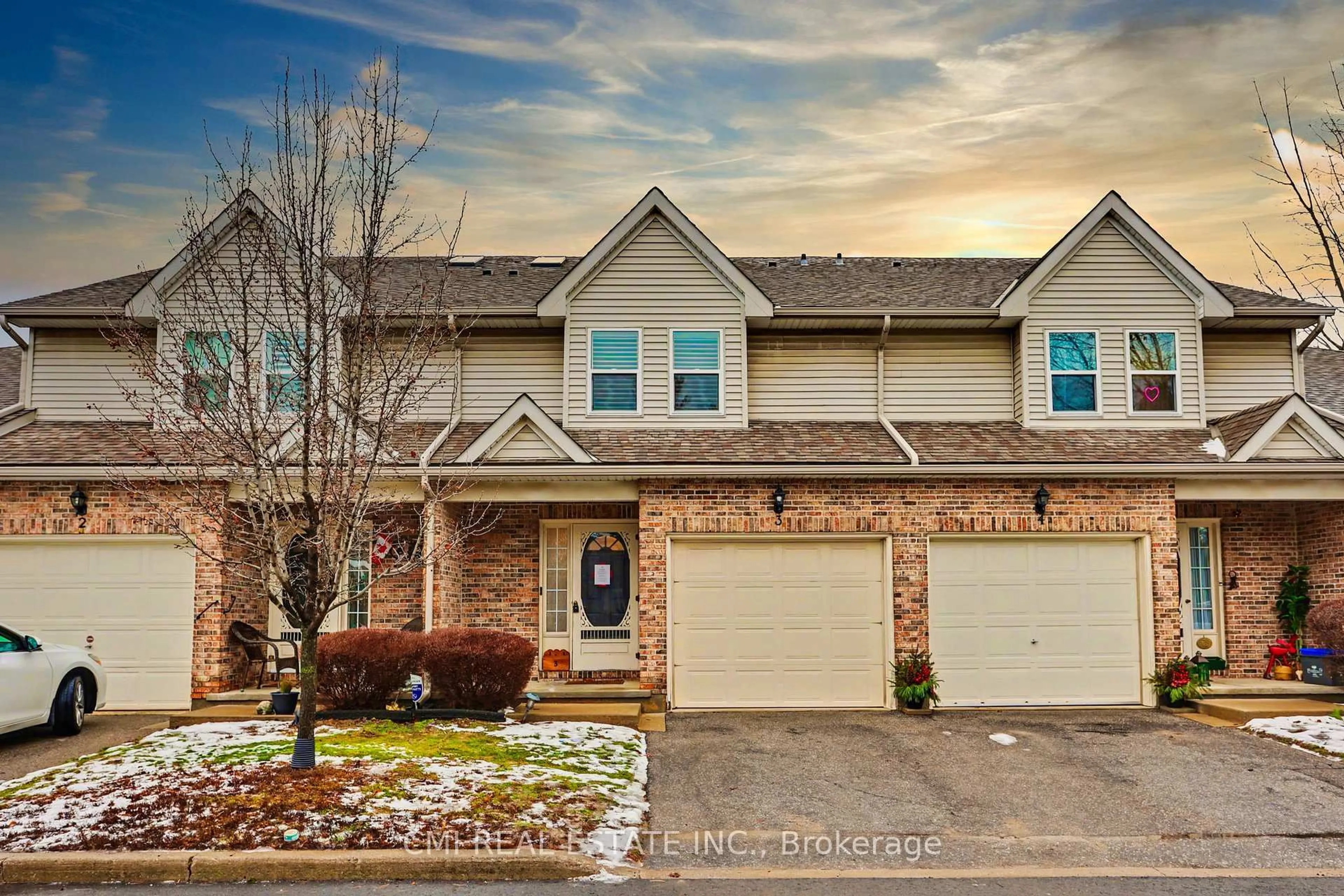 Home with brick exterior material, street for 5070 DRUMMOND Rd #3, Niagara Falls Ontario L2E 6E4