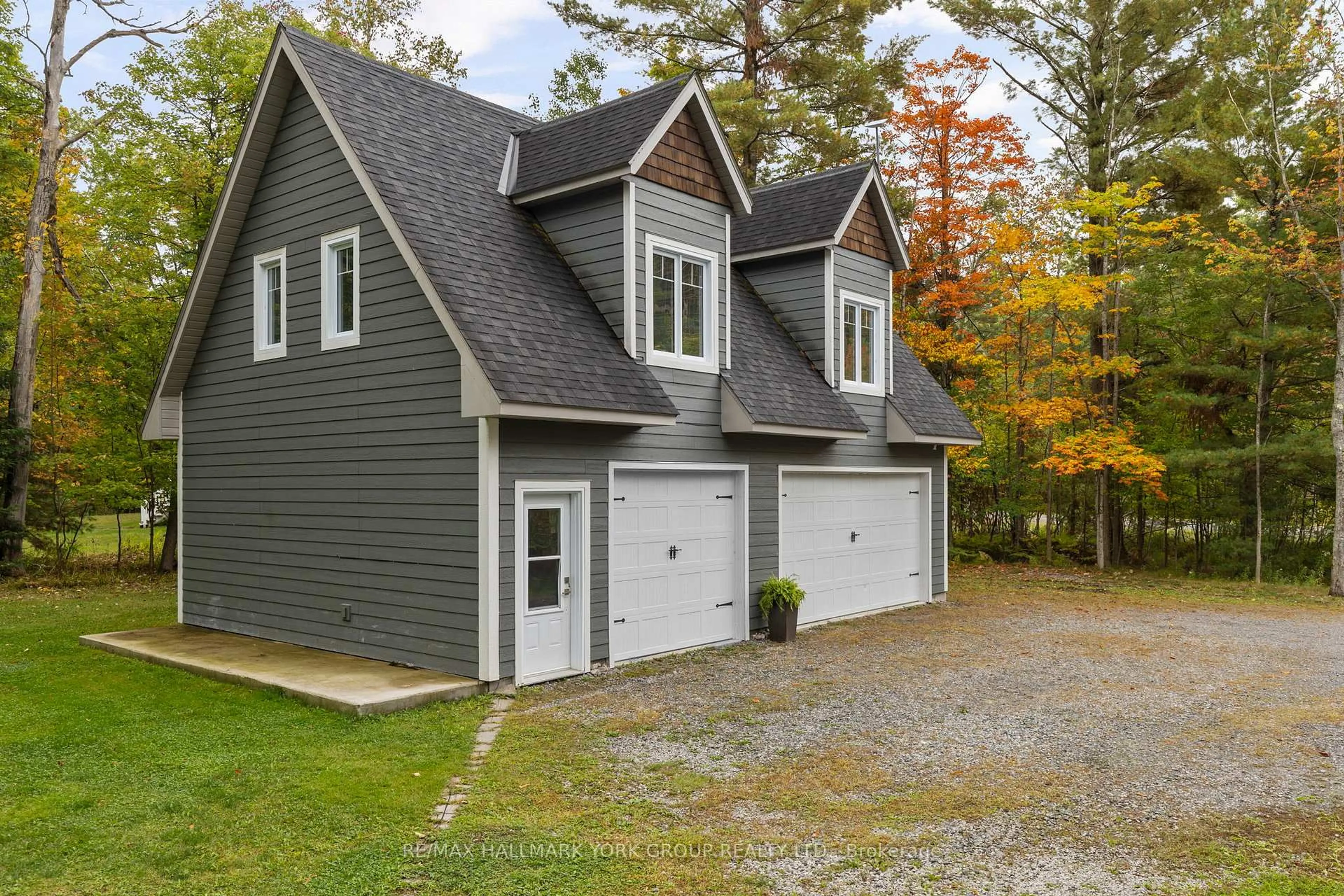 Home with vinyl exterior material, street for 1628 Muskoka Rd, Gravenhurst Ontario P1P 1R5