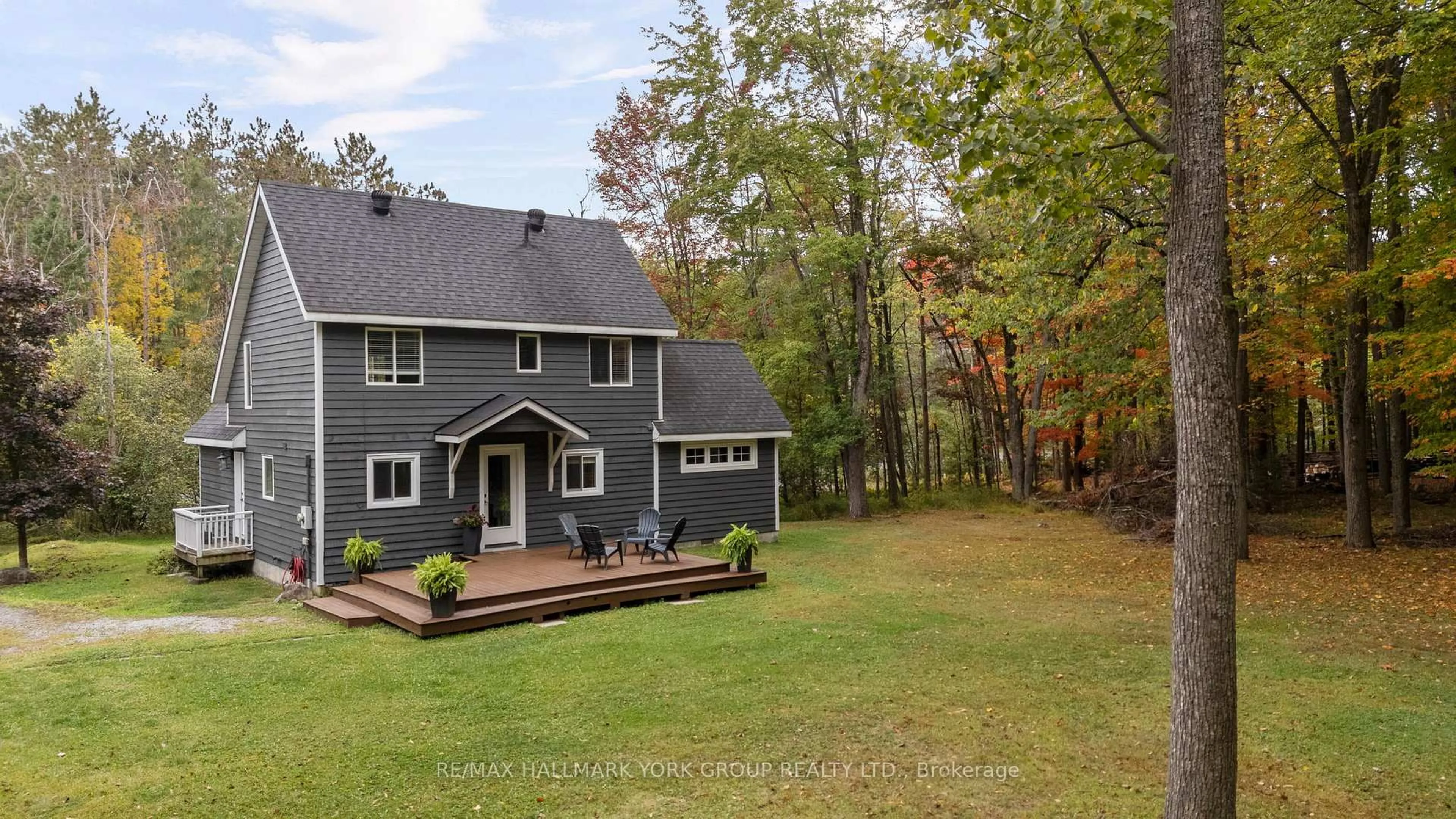 Home with vinyl exterior material, unknown for 1628 Muskoka Rd, Gravenhurst Ontario P1P 1R5