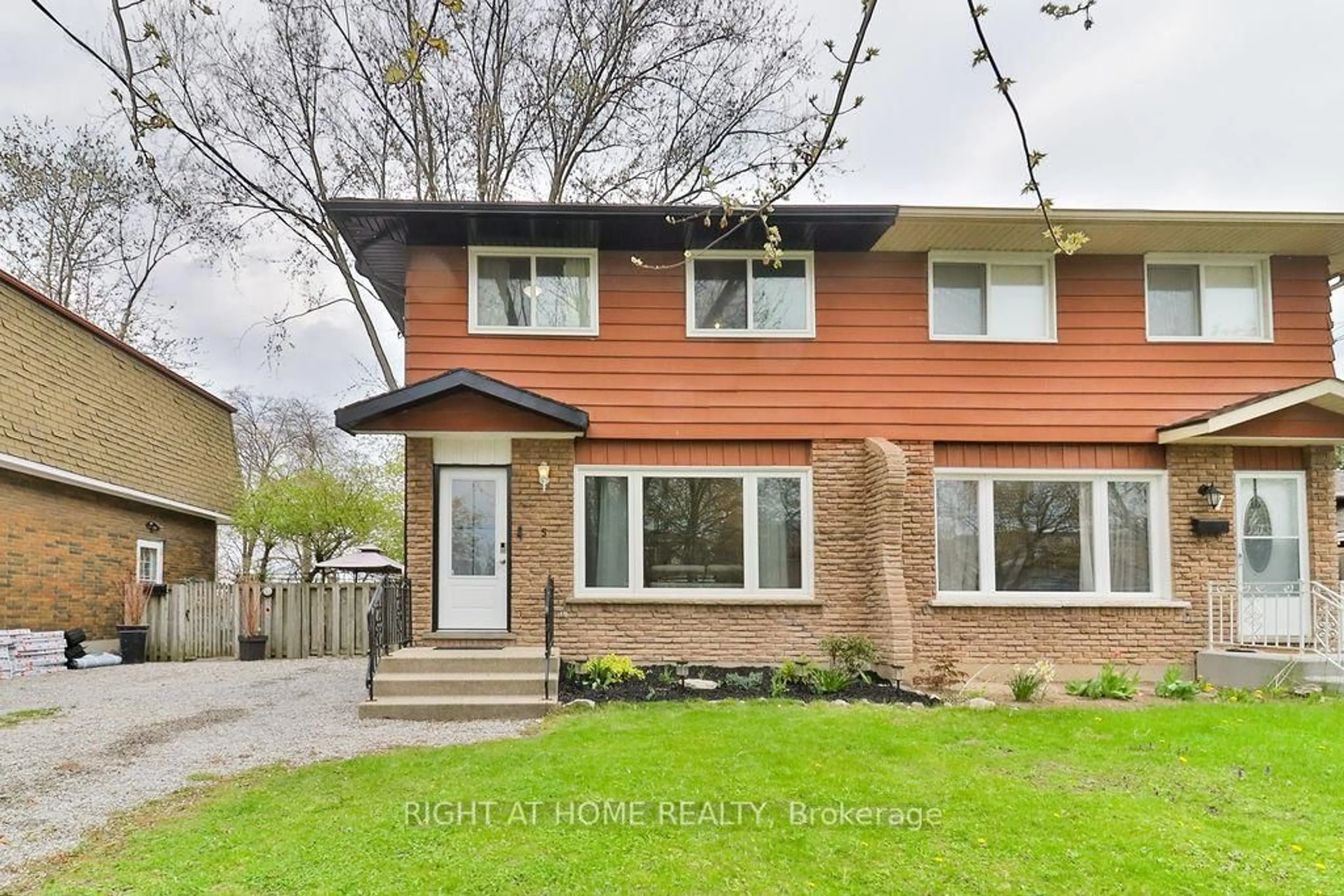 Home with brick exterior material, street for 5 PRINCE PAUL Cres, St. Catharines Ontario L2N 3A8