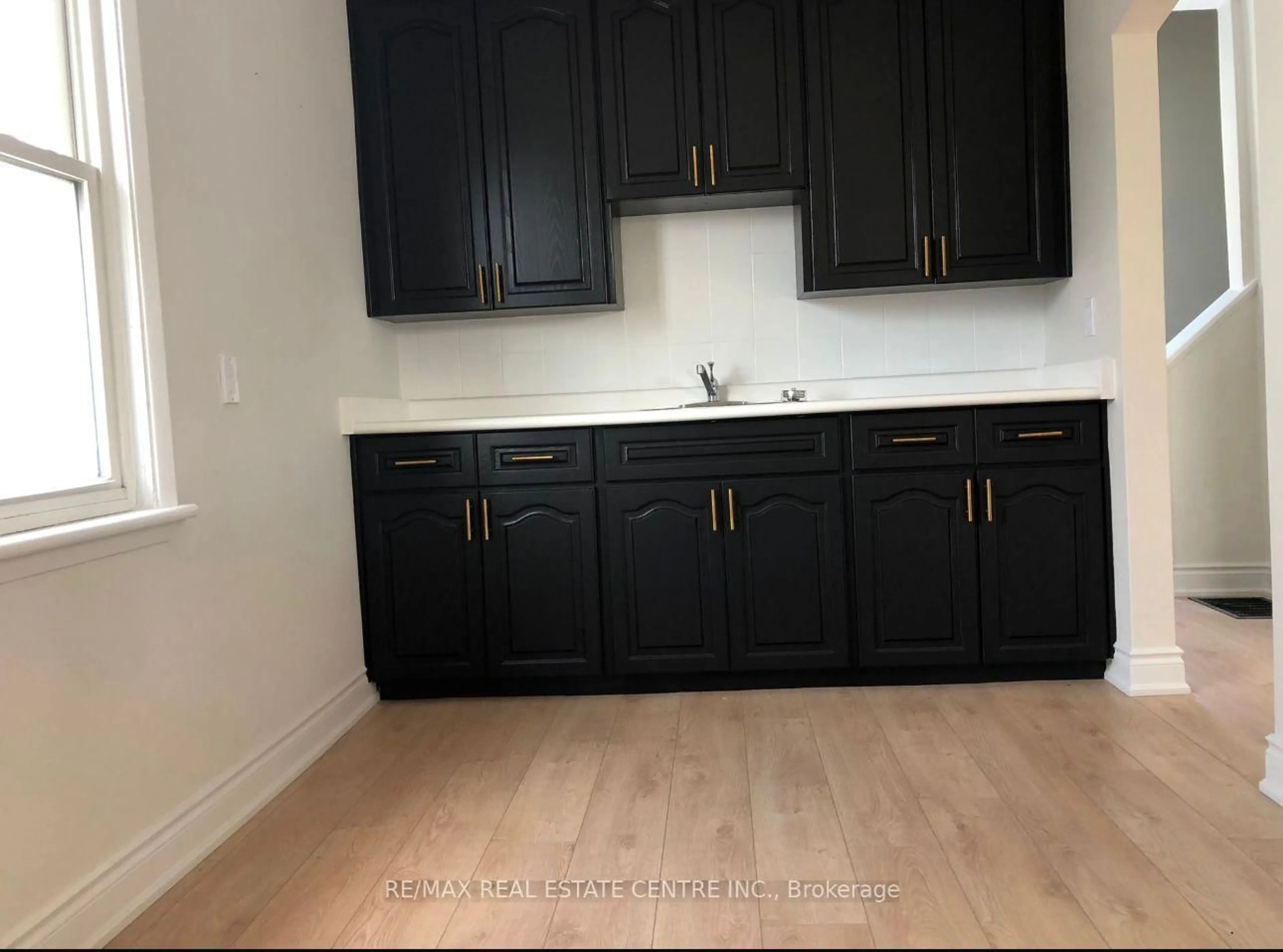 Unknown for 25 Hayes Ave, Hamilton Ontario L8H 1M3