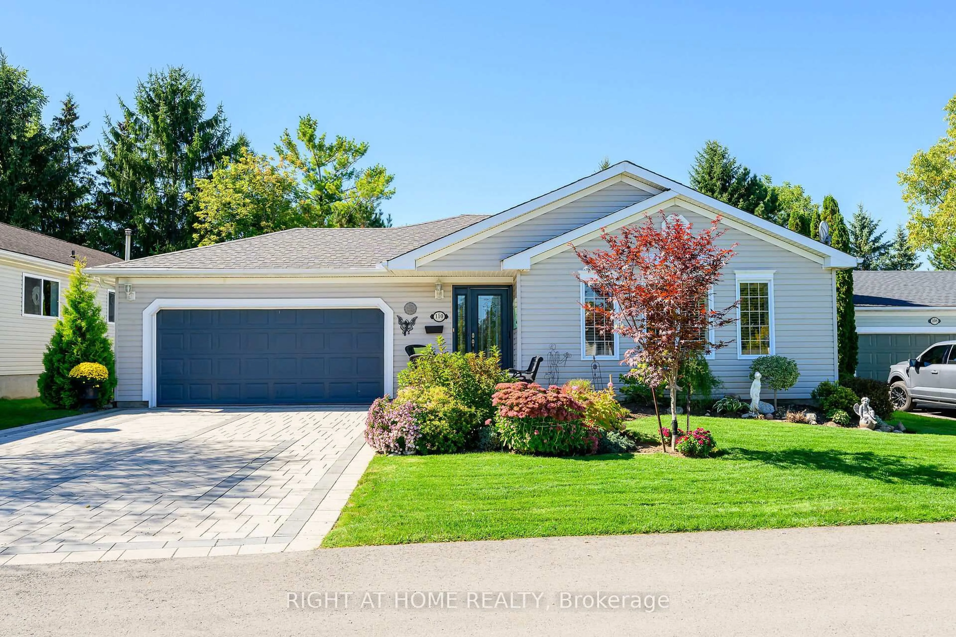 Home with vinyl exterior material, street for 110 Kilroot Pl, Hamilton Ontario L8B 1A5