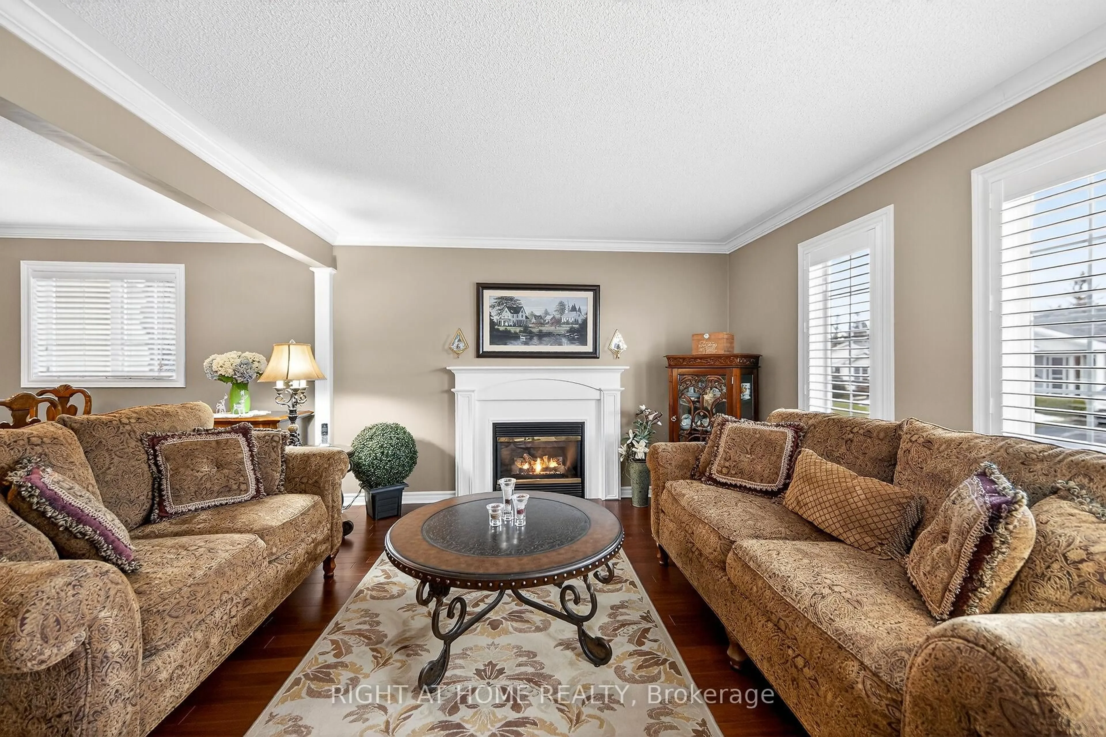 Living room with furniture, unknown for 110 Kilroot Pl, Hamilton Ontario L8B 1A5