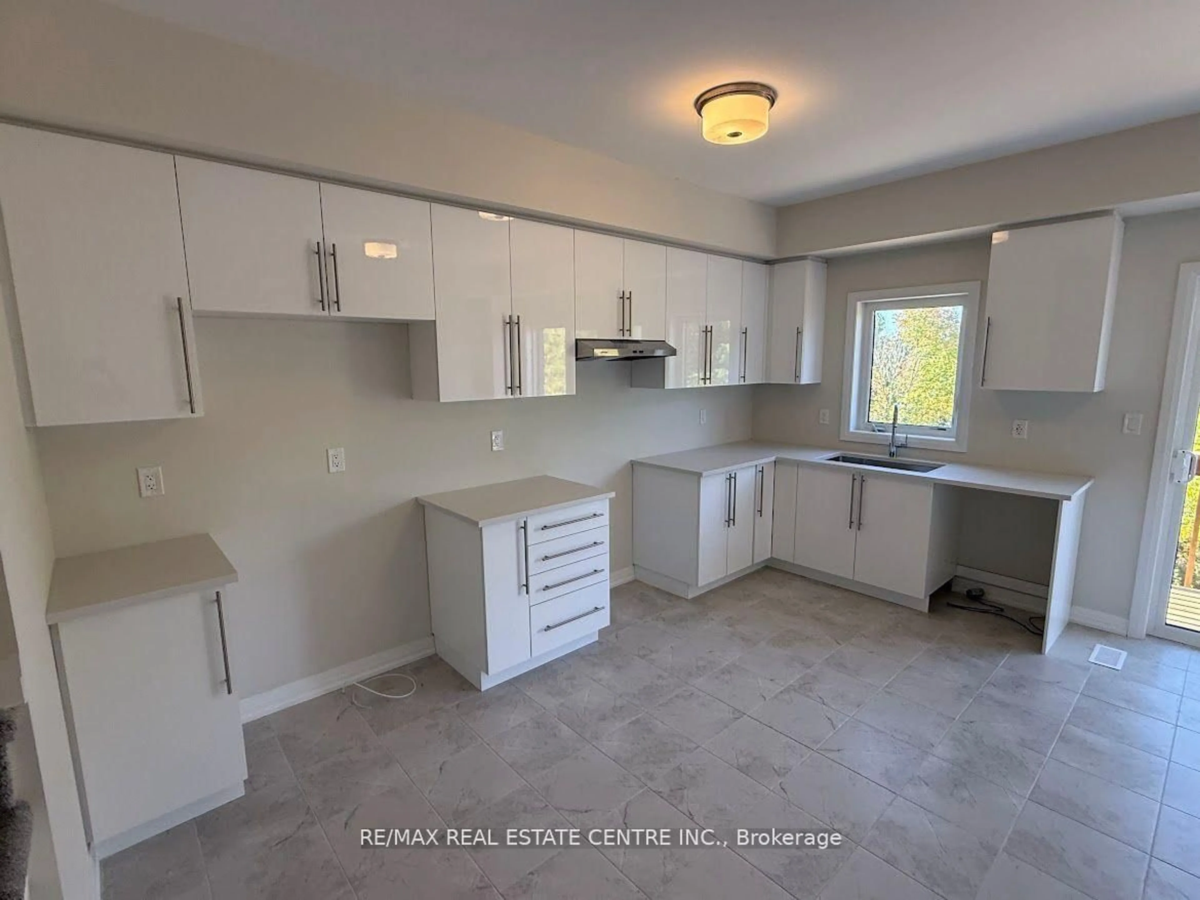 Open concept kitchen, ceramic/tile floor for 660 Colborne St #41, Brantford Ontario N3T 0L8