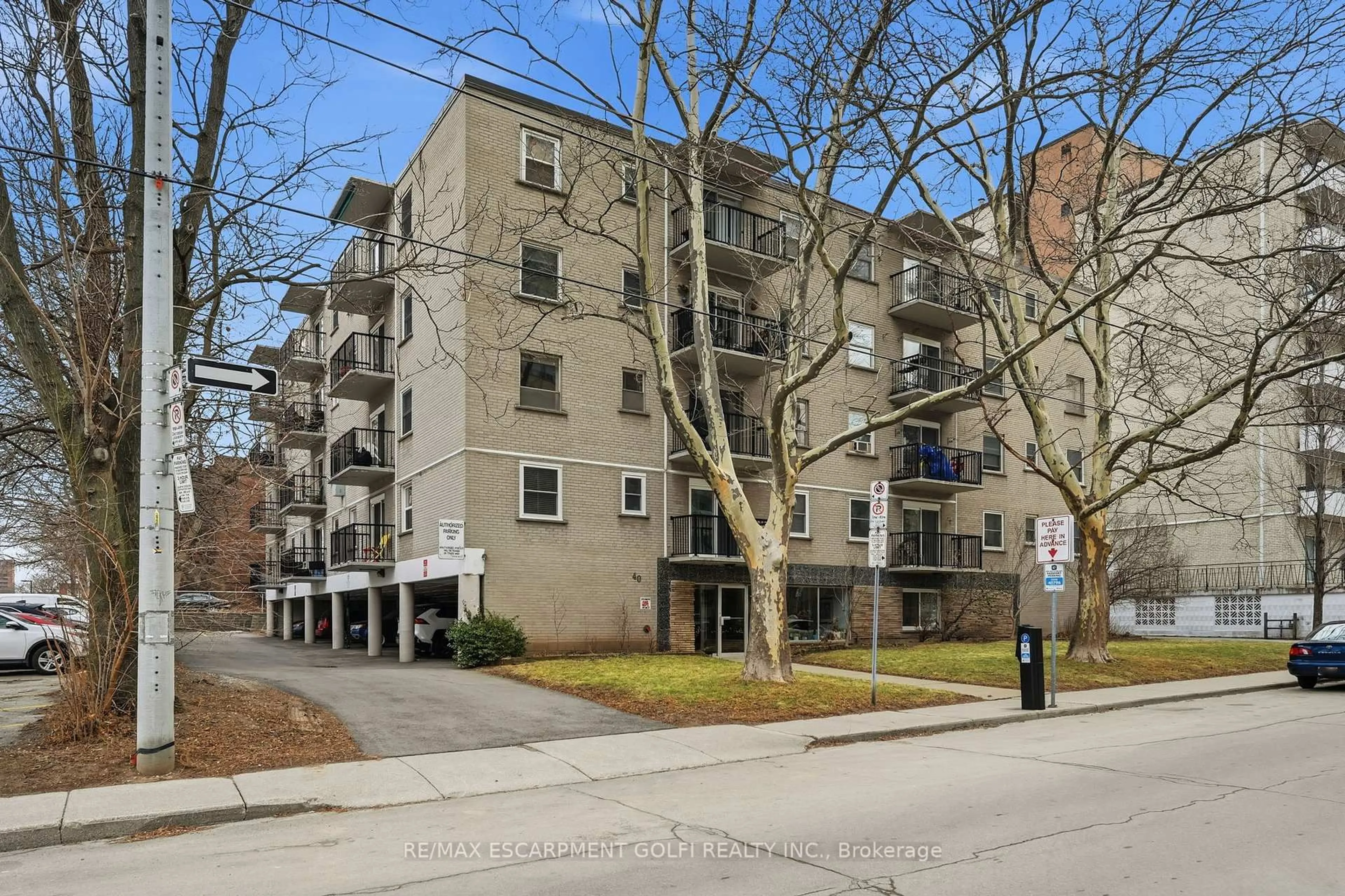 Patio, street for 40 Robinson St #308, Hamilton Ontario L8P 1Y9