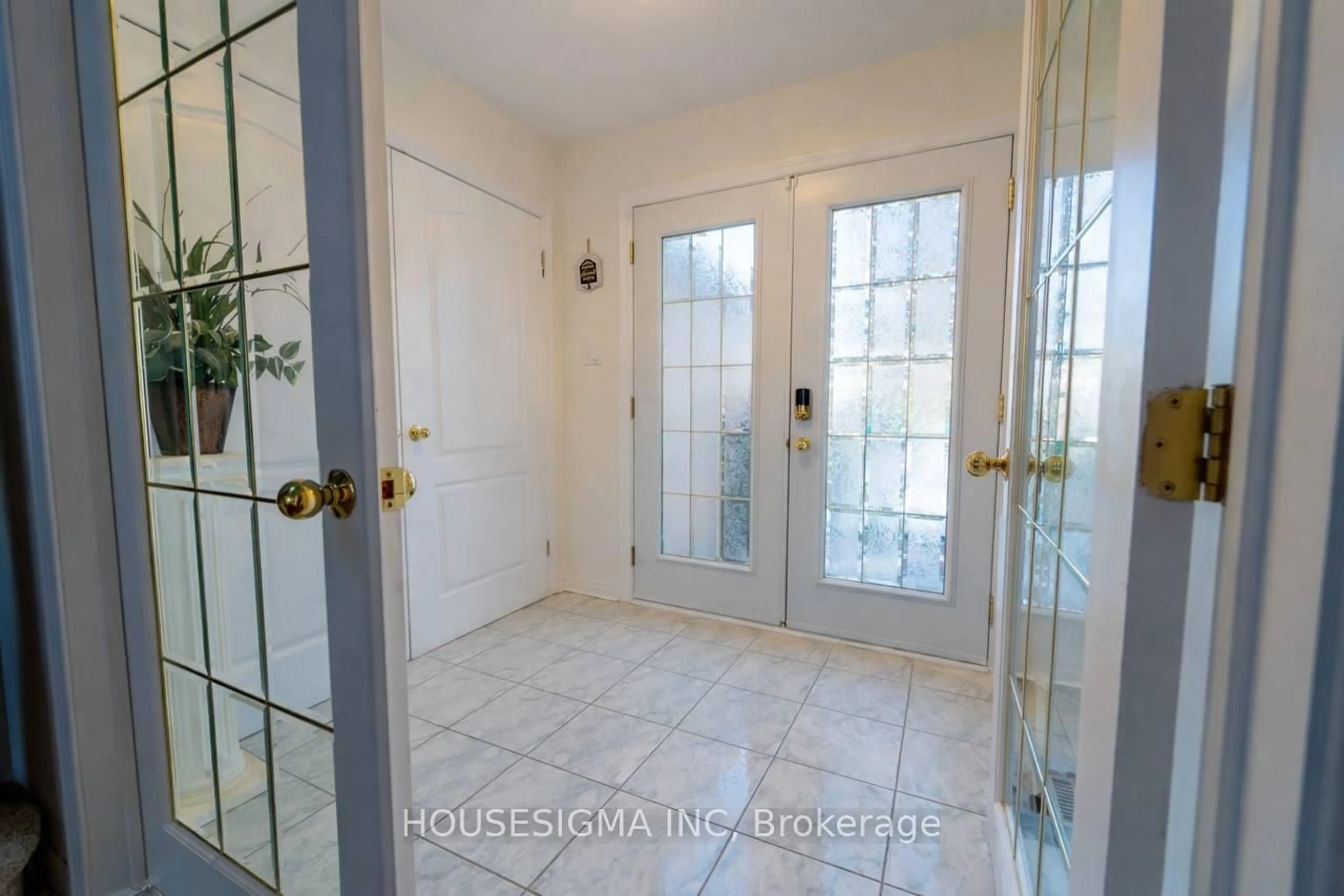 Indoor entryway for 566 566 Falwyn Cres Cres, Orleans Ontario K4A 2A4