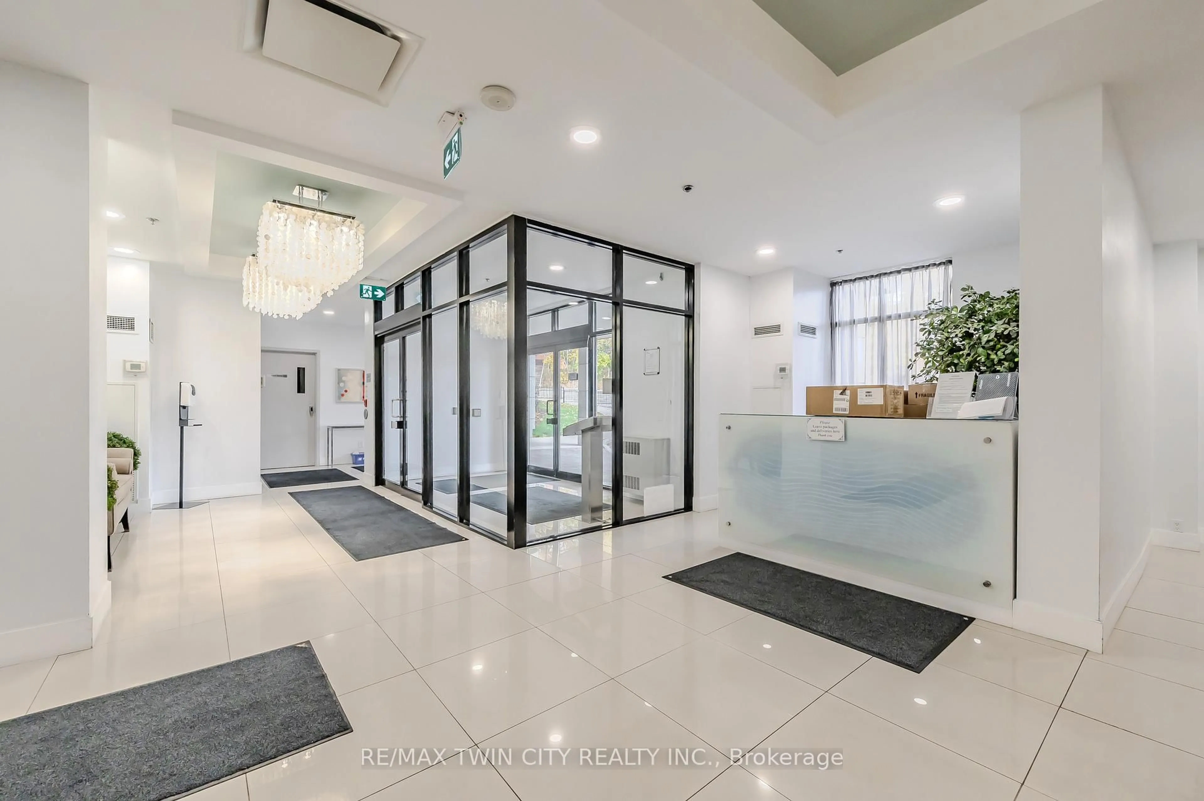 Indoor foyer for 170 Water St #807, Cambridge Ontario N1R 3B6