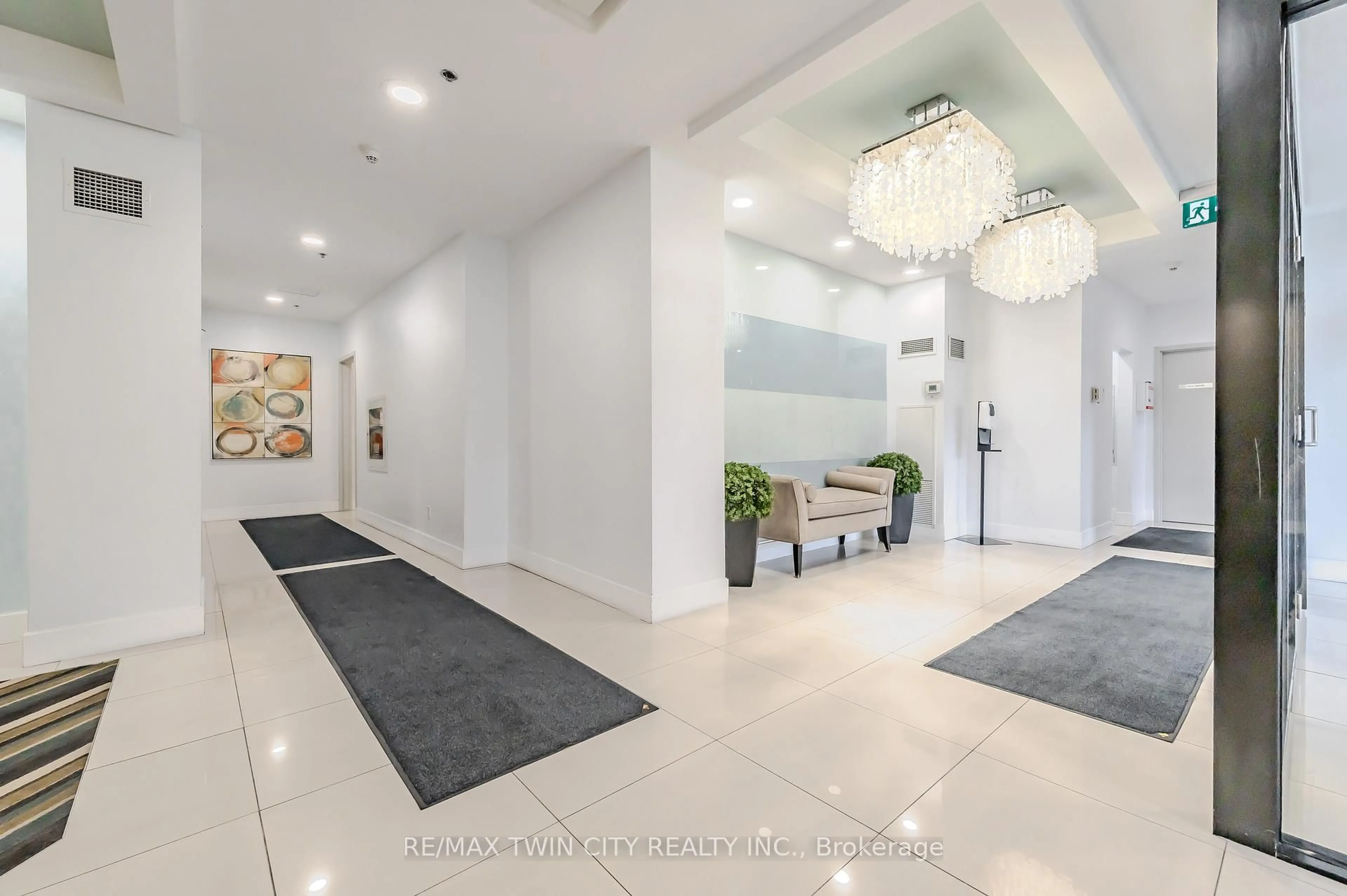 Indoor foyer for 170 Water St #807, Cambridge Ontario N1R 3B6