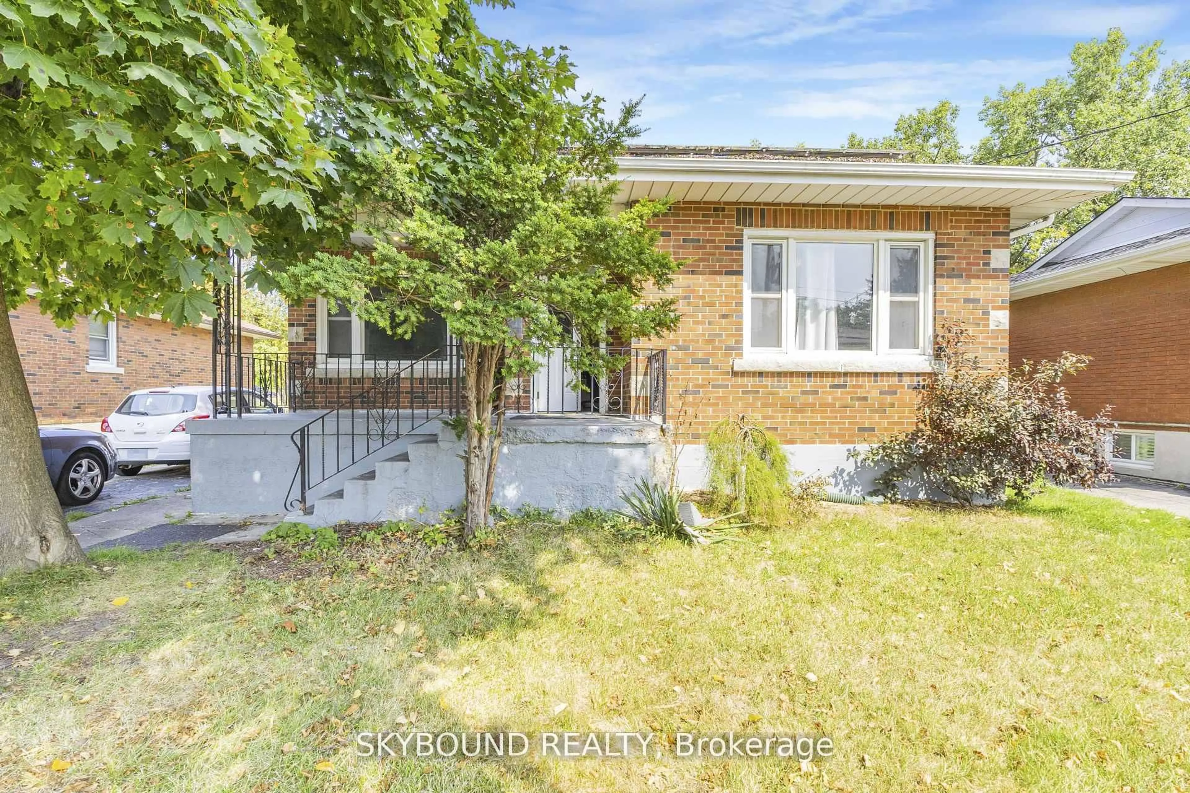 A pic from outside/outdoor area/front of a property/back of a property/a pic from drone, street for 17 Henry St, Brantford Ontario N3R 1Z9