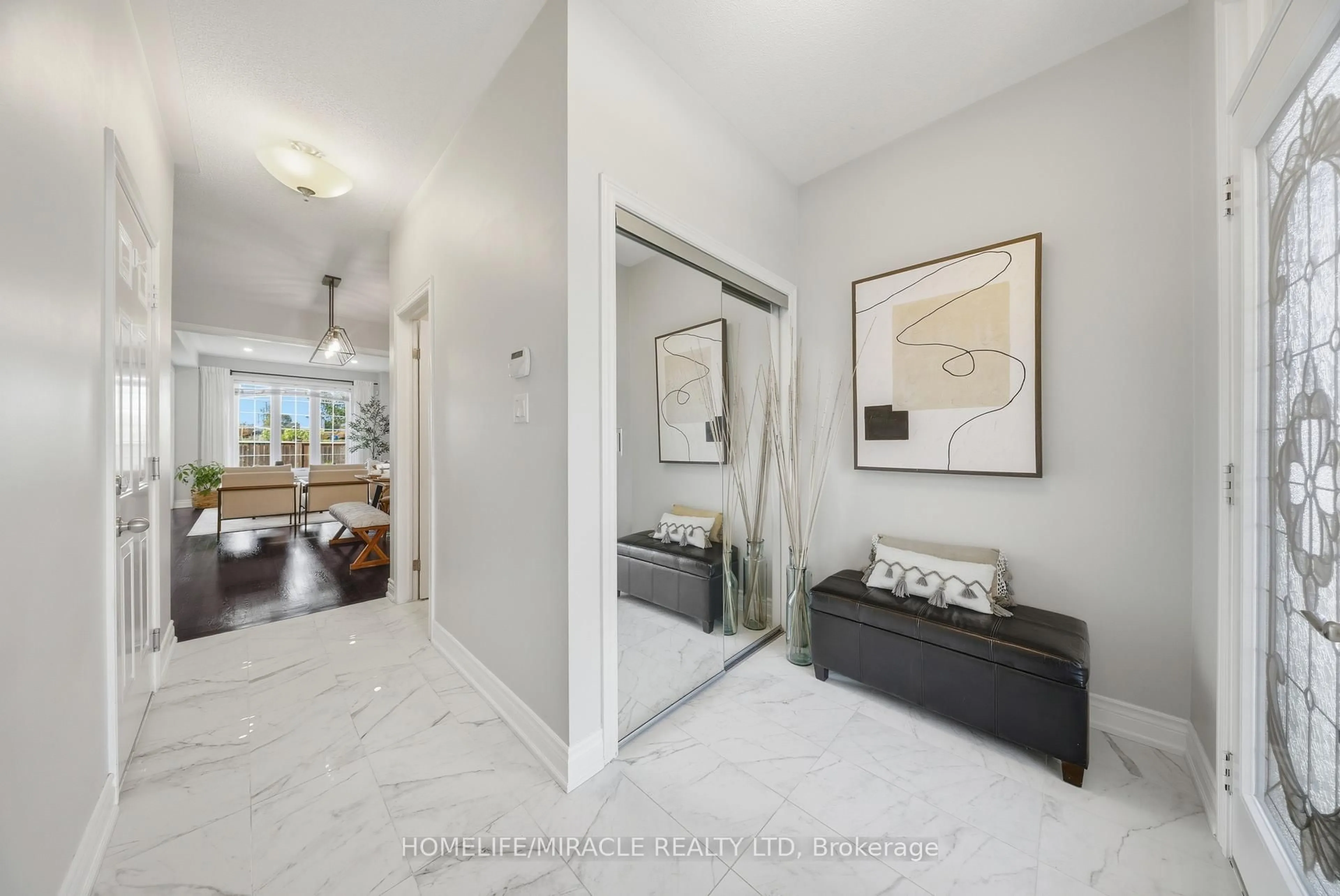 Indoor entryway for 8 Summerberry Way, Hamilton Ontario L9B 0G2