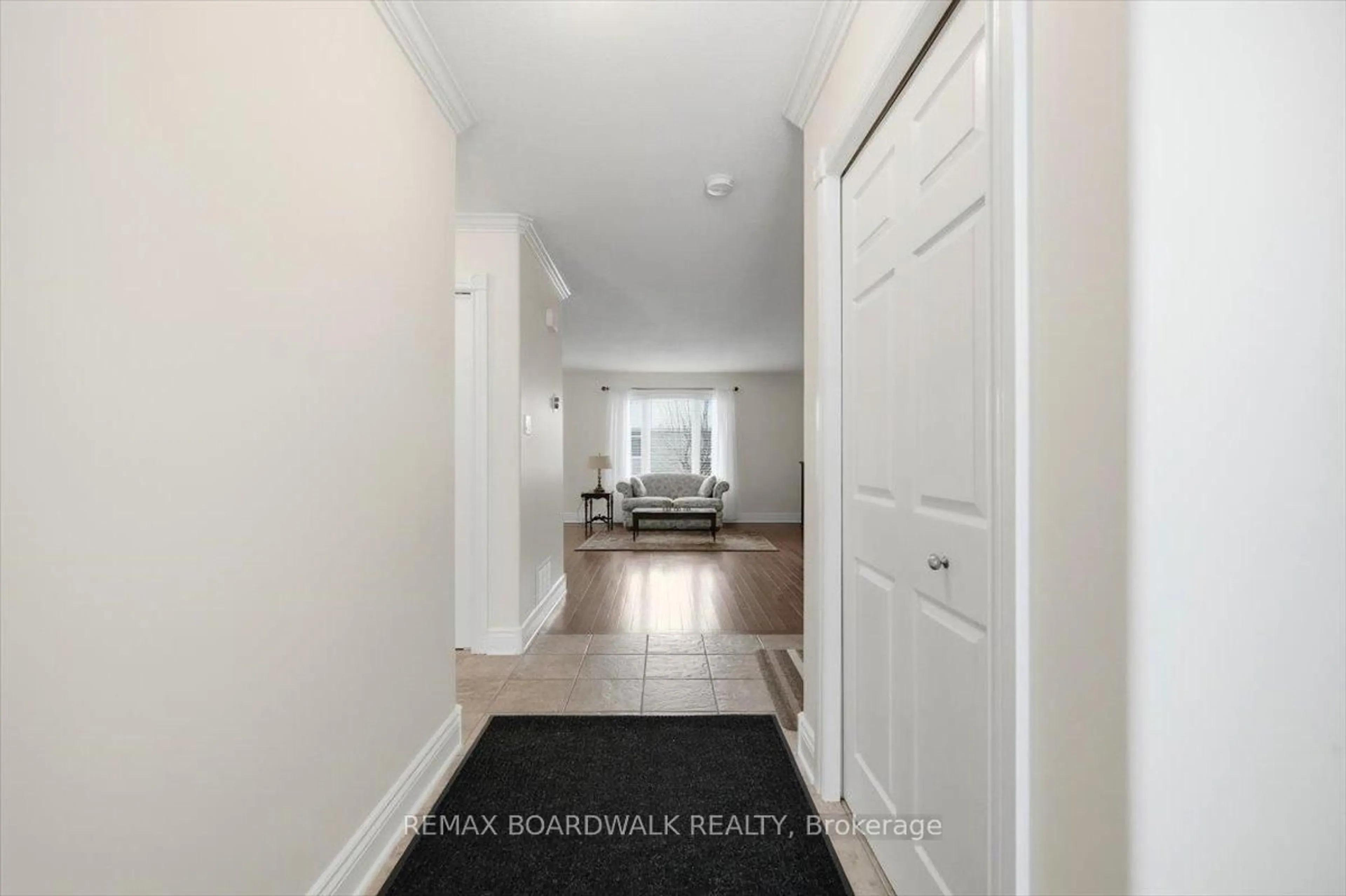 Indoor entryway for 110 Templeton Crt, North Grenville Ontario K0G 1J0