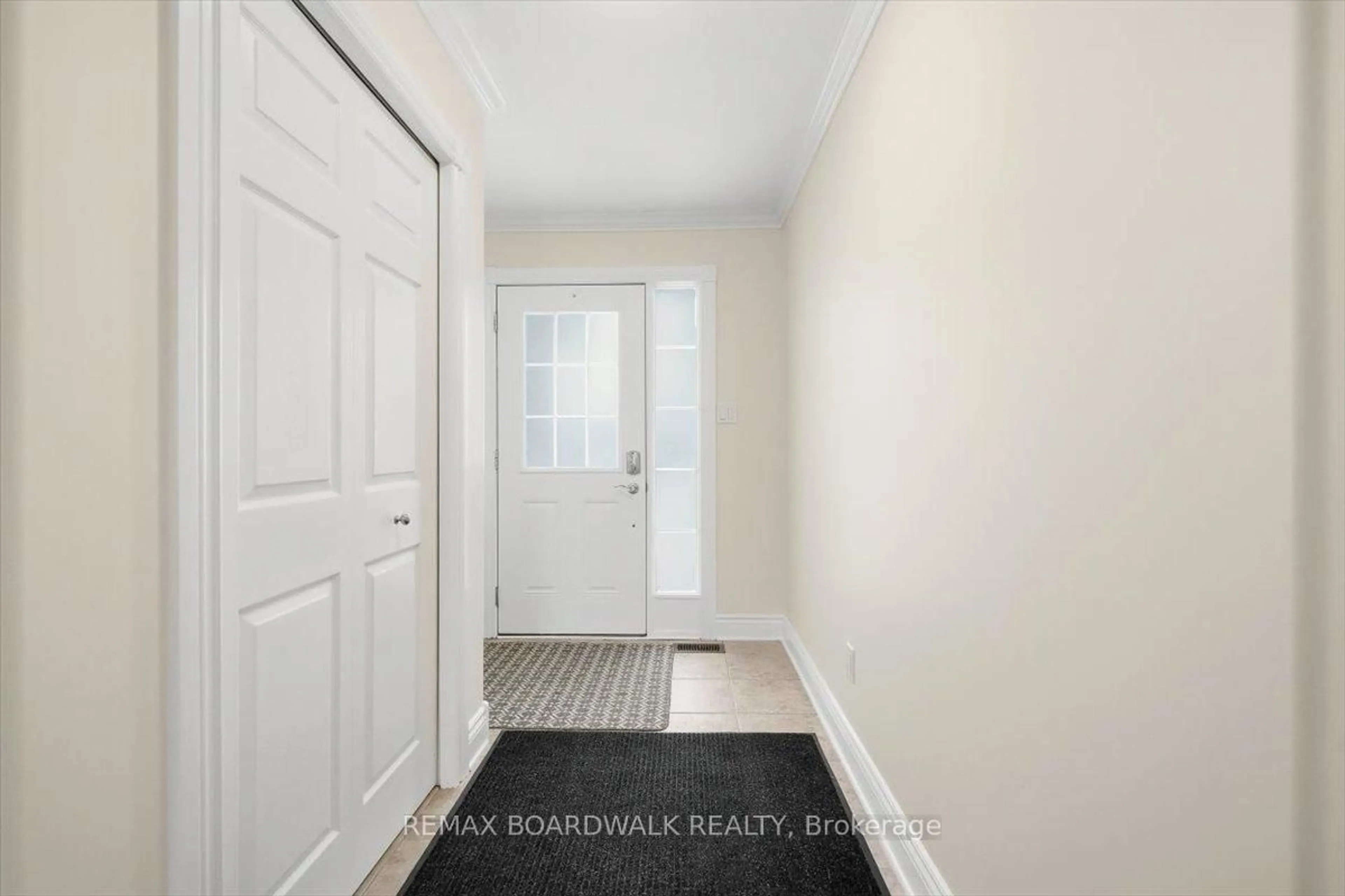 Indoor entryway for 110 Templeton Crt, North Grenville Ontario K0G 1J0