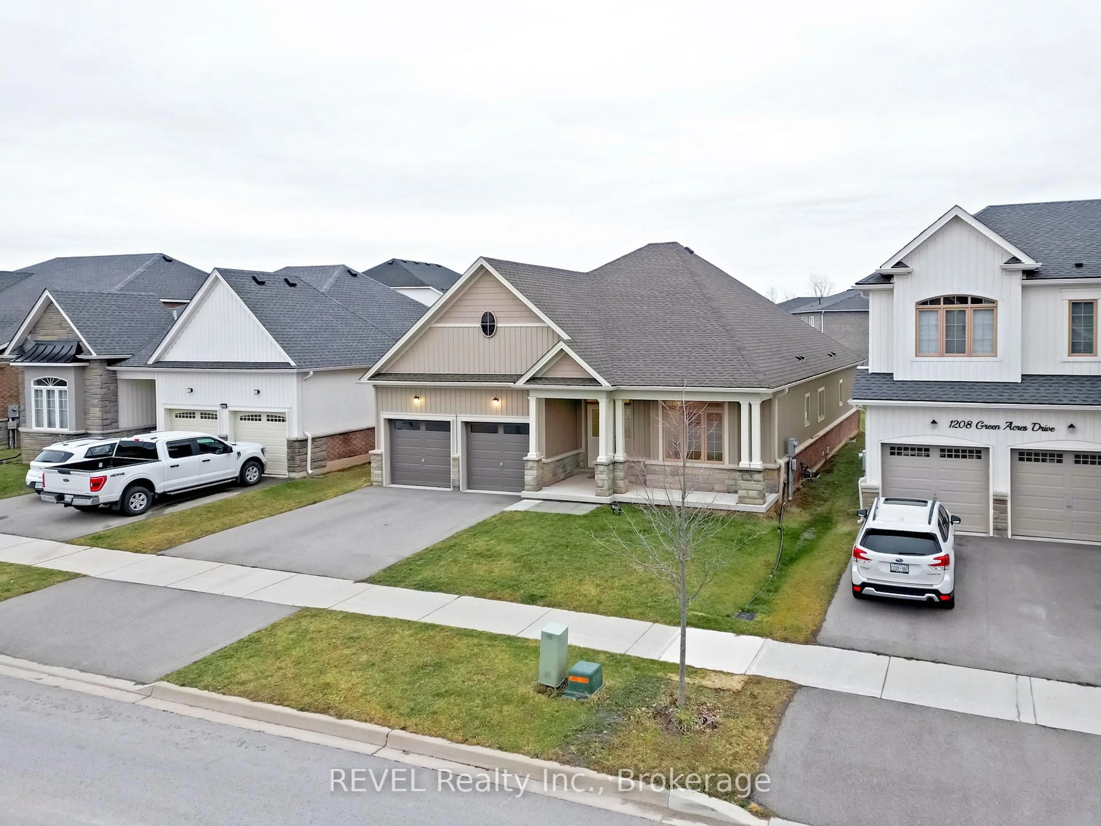 A pic from outside/outdoor area/front of a property/back of a property/a pic from drone, street for 1214 Green Acres Dr, Fort Erie Ontario L2A 5P2