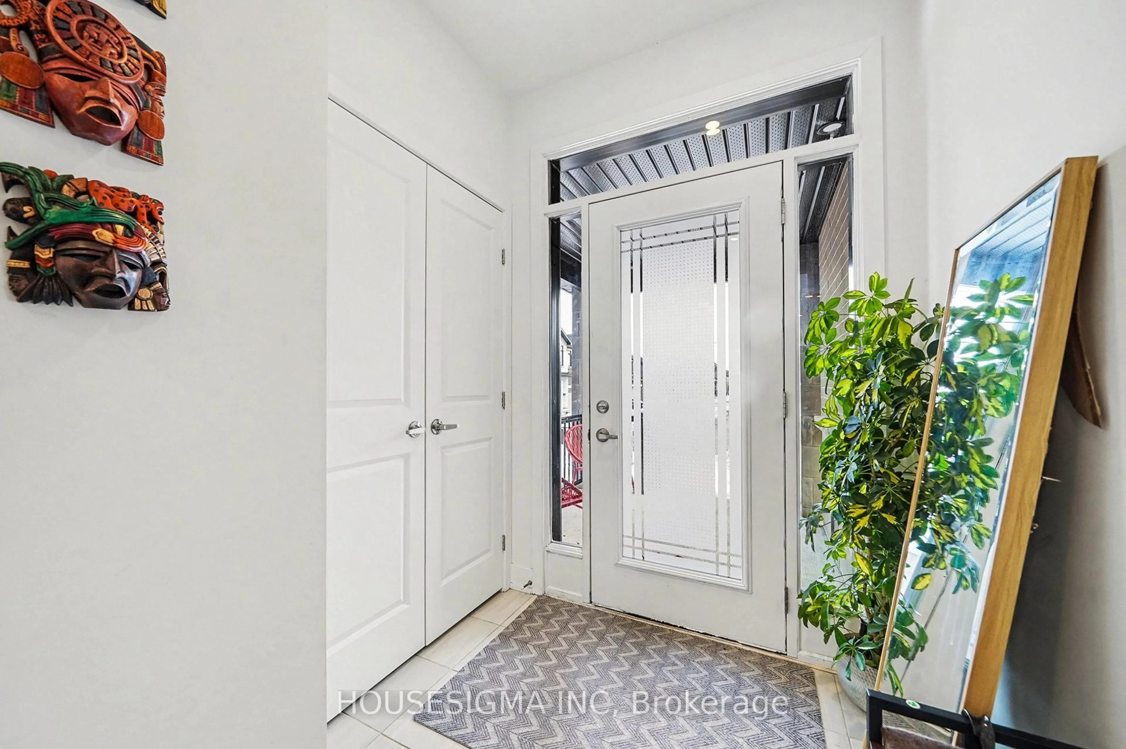 Indoor entryway for 78 Nettle Cres, Ottawa Ontario K1T 0W8